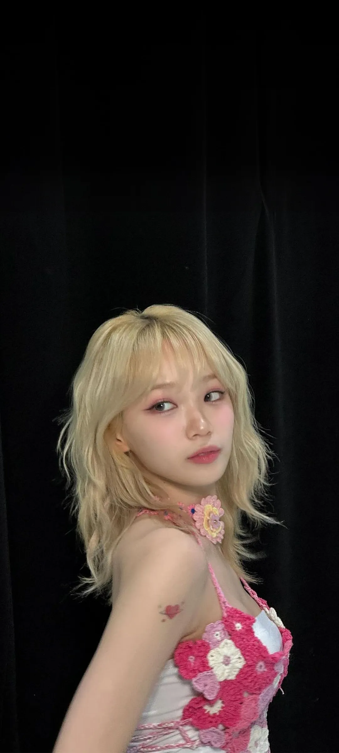 Kim Chae-won lock screen phone wallpaper 4K HD download — IZ*ONE, LE SSERAFIM