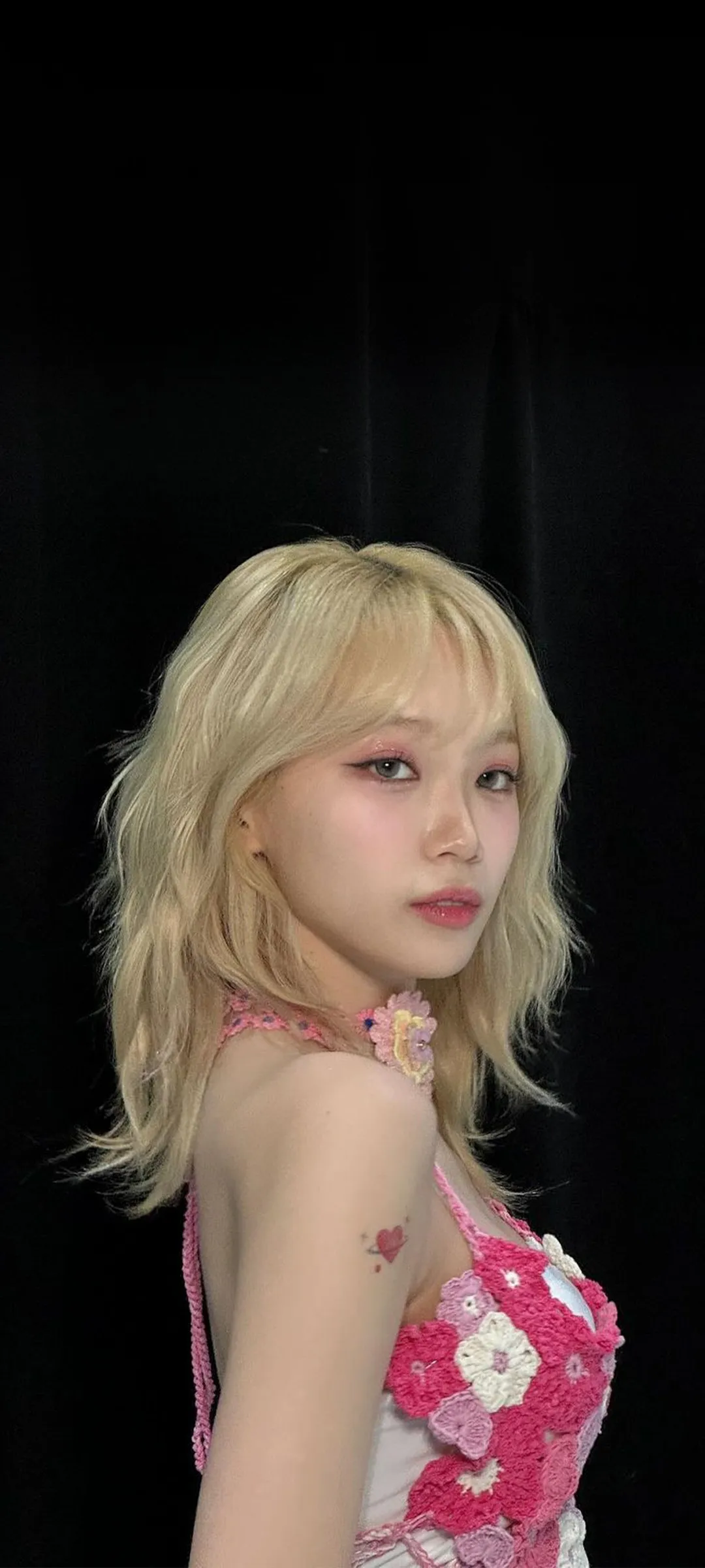 Fondo de pantalla de bloqueo móvil de Kim Chae-won 4K HD descargar — IZ*ONE, LE SSERAFIM