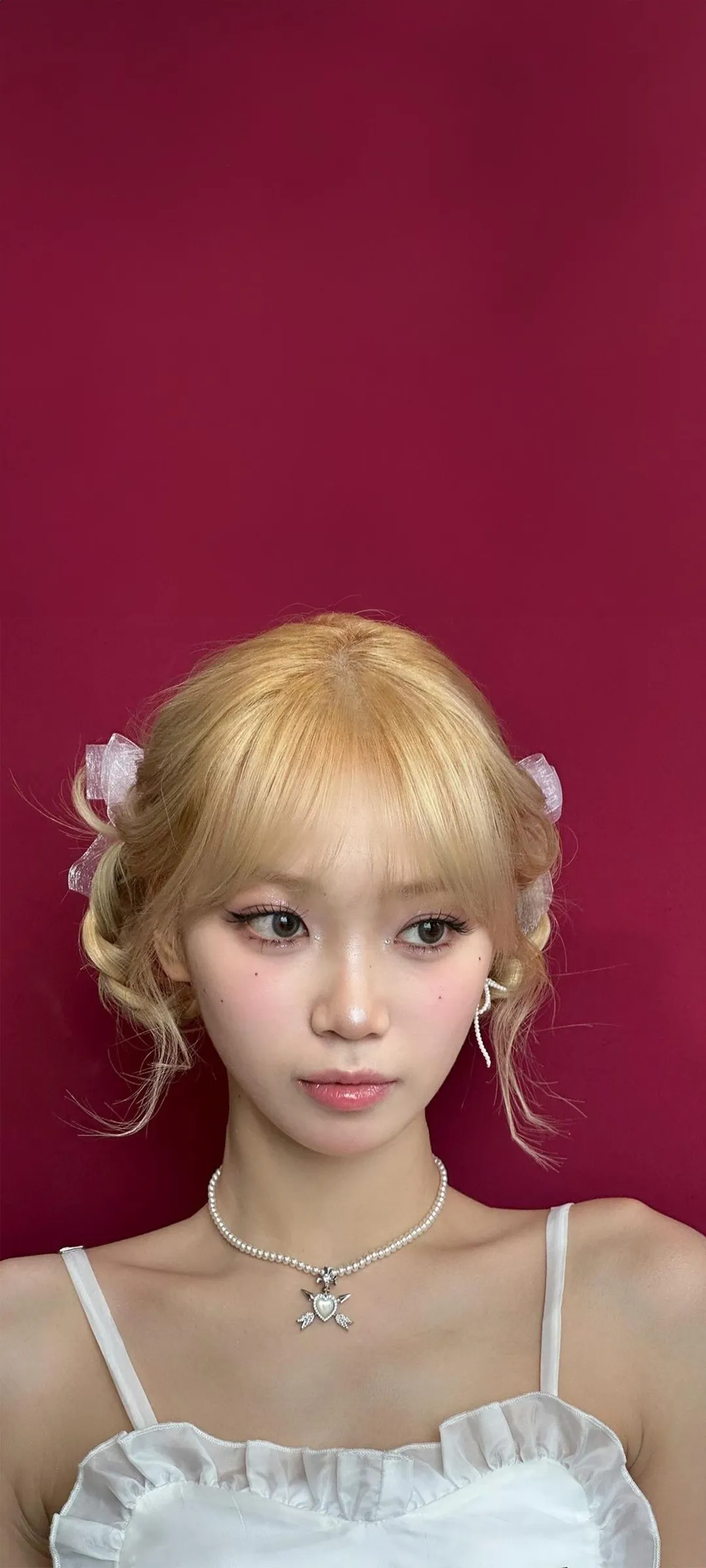 Kim Chae-won lock screen phone wallpaper 4K HD download — IZ*ONE, LE SSERAFIM