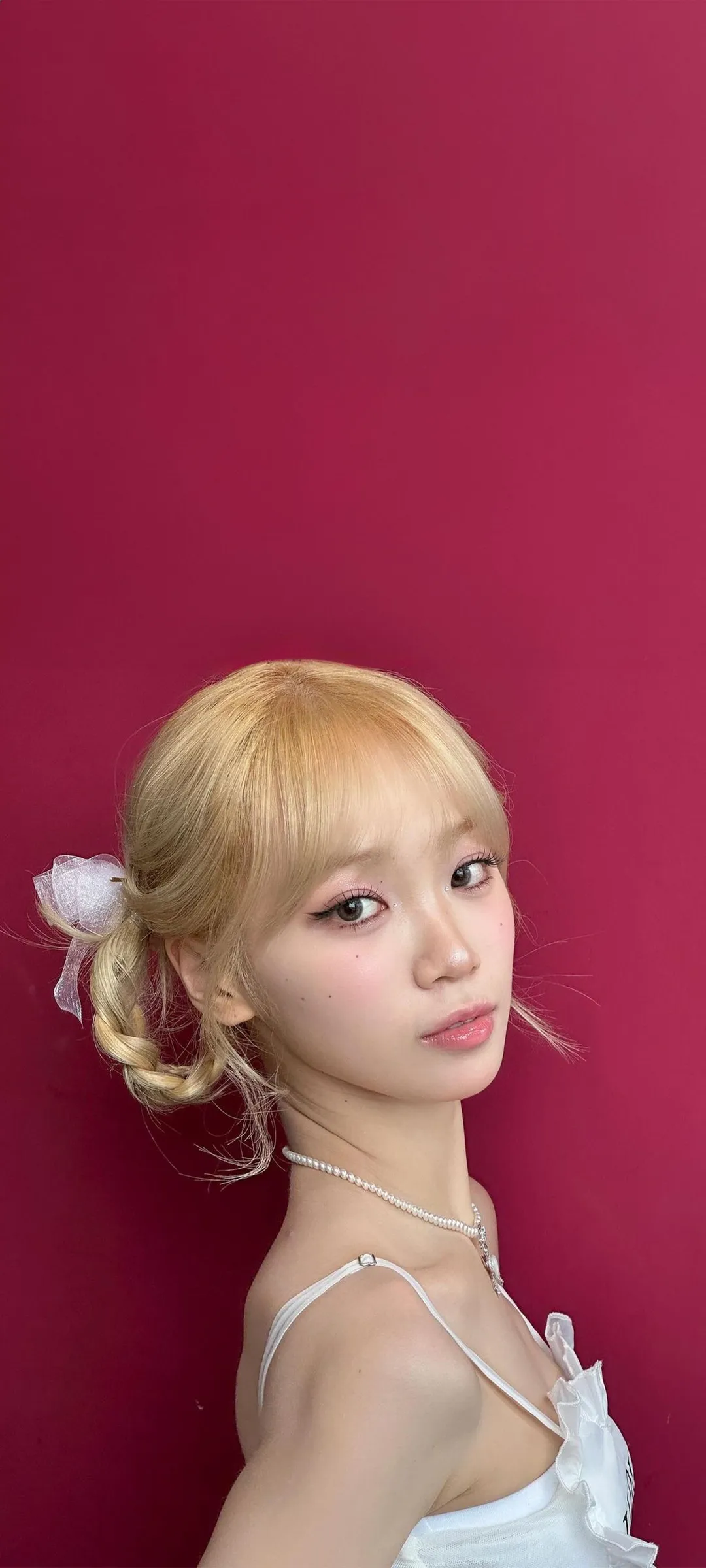 Kim Chae-won lock screen phone wallpaper 4K HD download — IZ*ONE, LE SSERAFIM