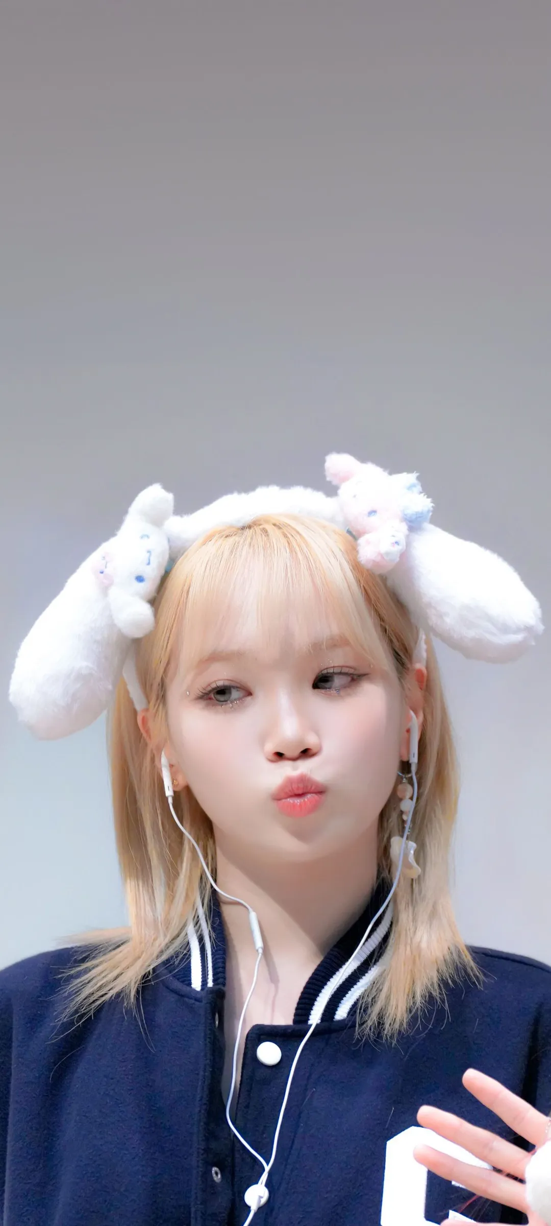 Kim Chae-won lock screen phone wallpaper 4K HD download — IZ*ONE, LE SSERAFIM