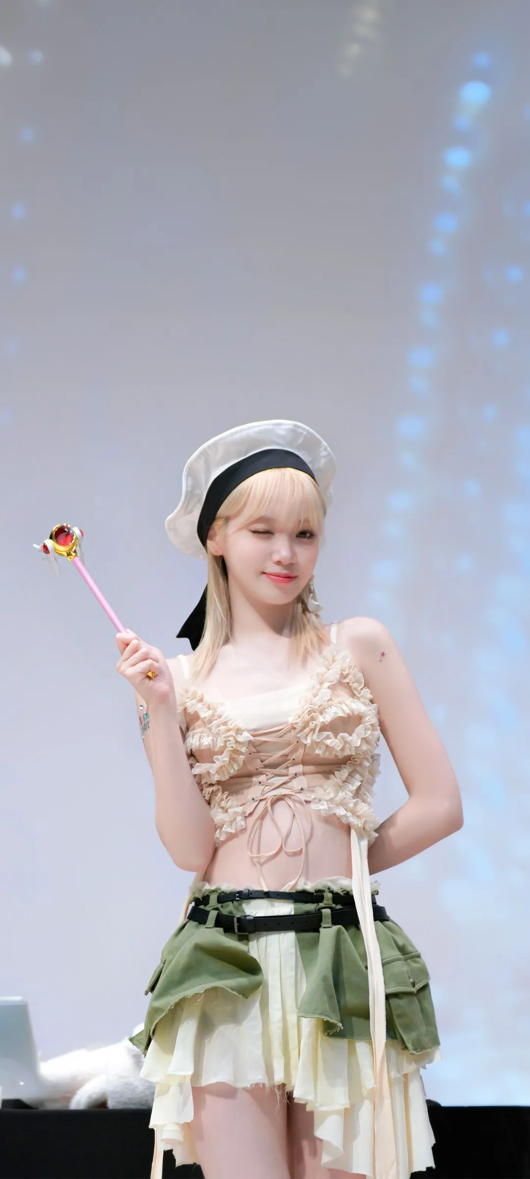 Kim Chae-won lock screen phone wallpaper 4K HD download — IZ*ONE, LE SSERAFIM