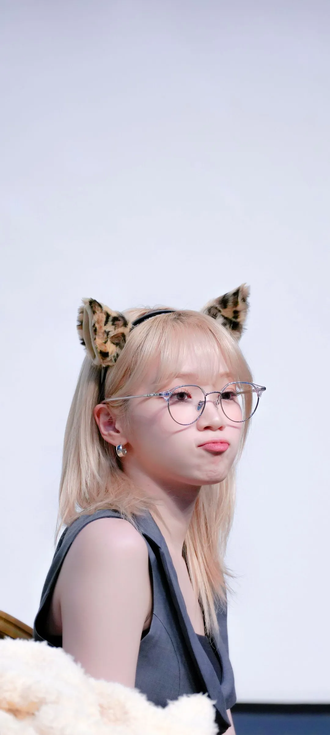 Kim Chae-won lock screen phone wallpaper 4K HD download — IZ*ONE, LE SSERAFIM