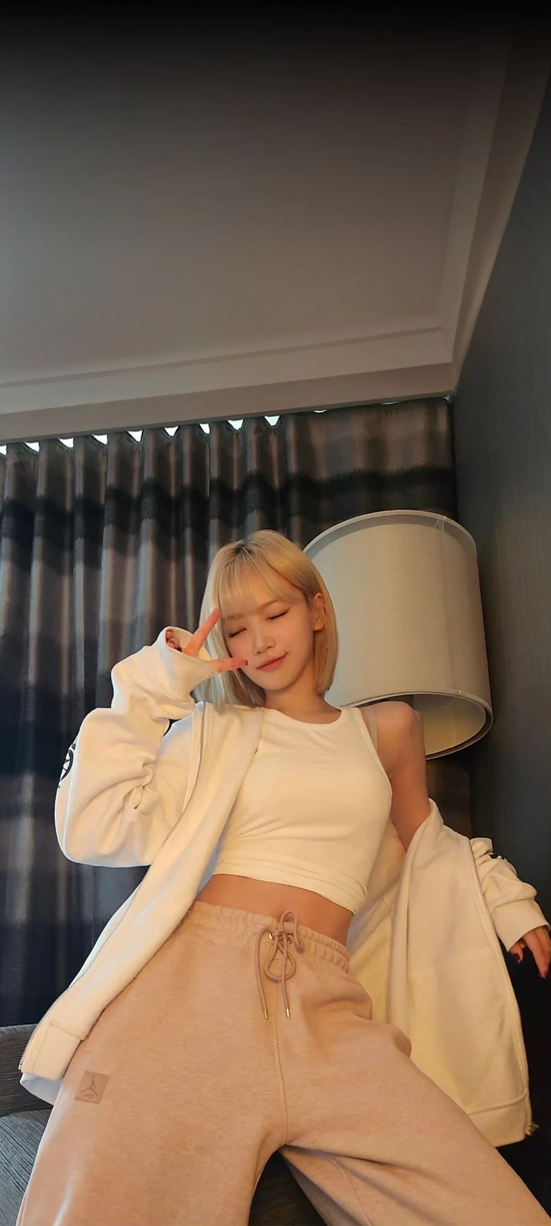 Wallpaper layar kunci hp Kim Chae-won 4K HD download — IZ*ONE, LE SSERAFIM
