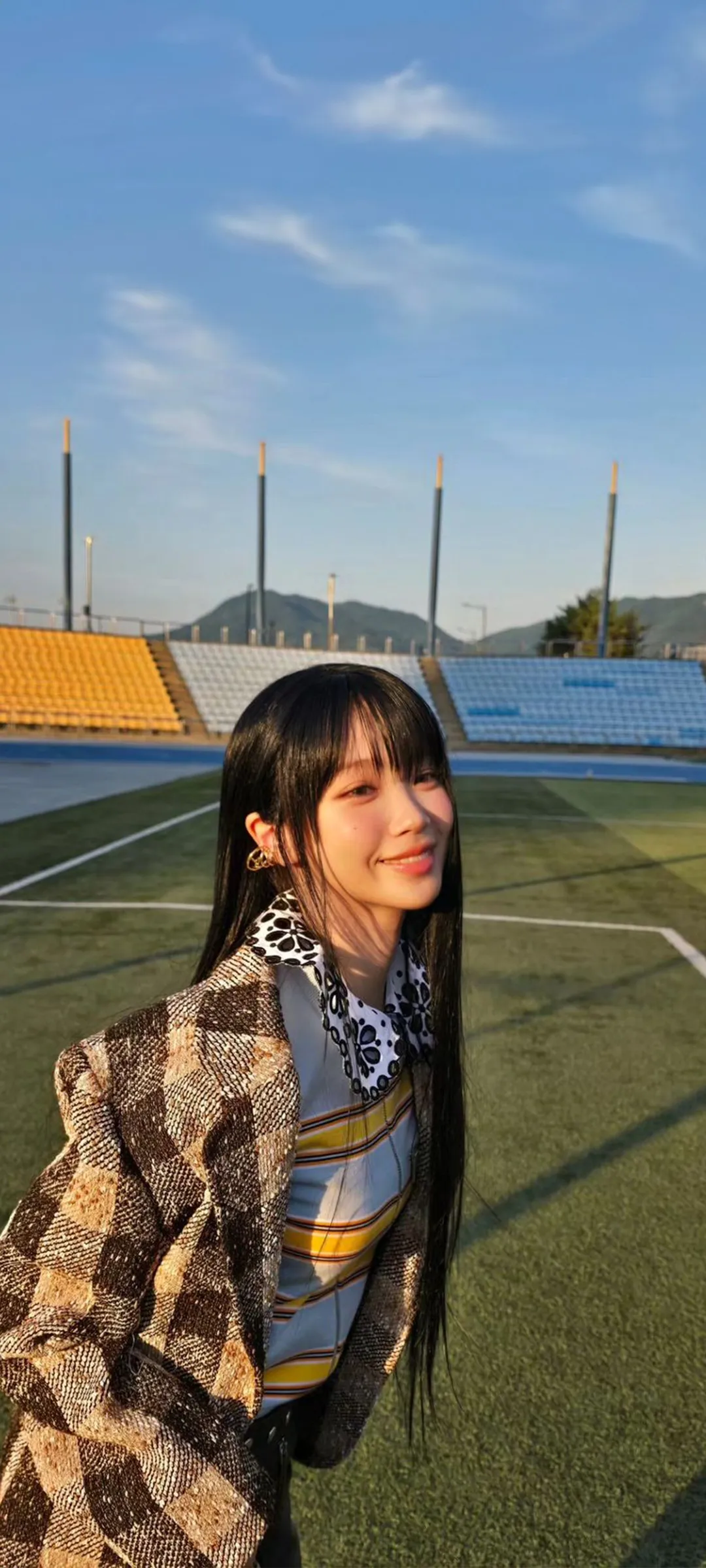 Kim Chae-won lock screen phone wallpaper 4K HD download — IZ*ONE, LE SSERAFIM