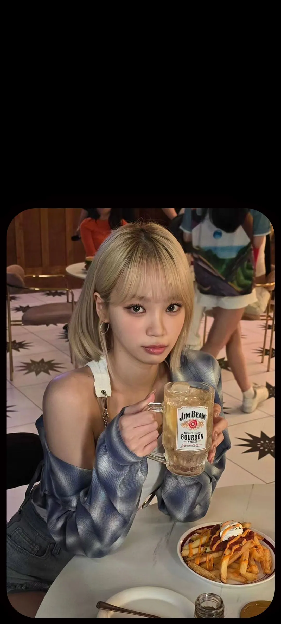 Kim Chae-won kilit ekranı telefon duvar kağıdı 4K HD i̇ndir — IZ*ONE, LE SSERAFIM