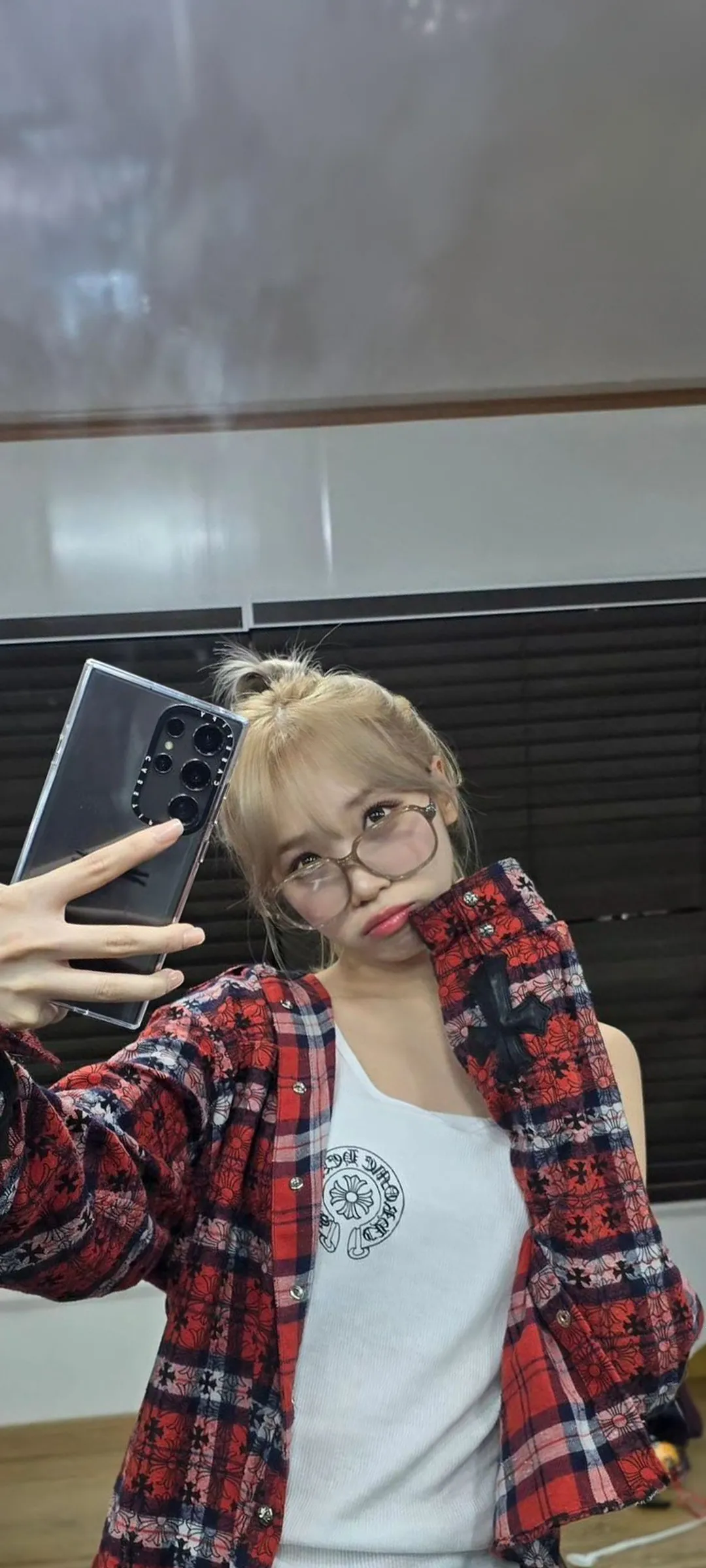 Wallpaper layar kunci hp Kim Chae-won 4K HD download — IZ*ONE, LE SSERAFIM