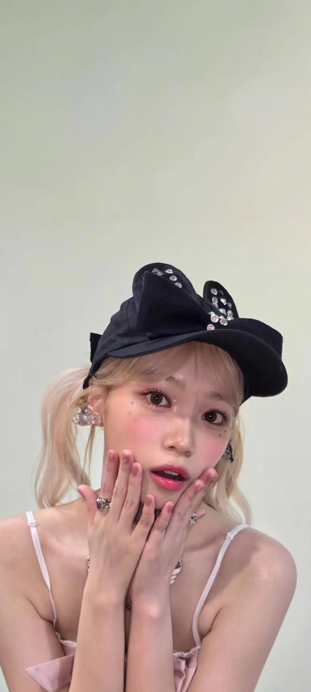 Wallpaper layar kunci hp Kim Chae-won 4K HD download — IZ*ONE, LE SSERAFIM