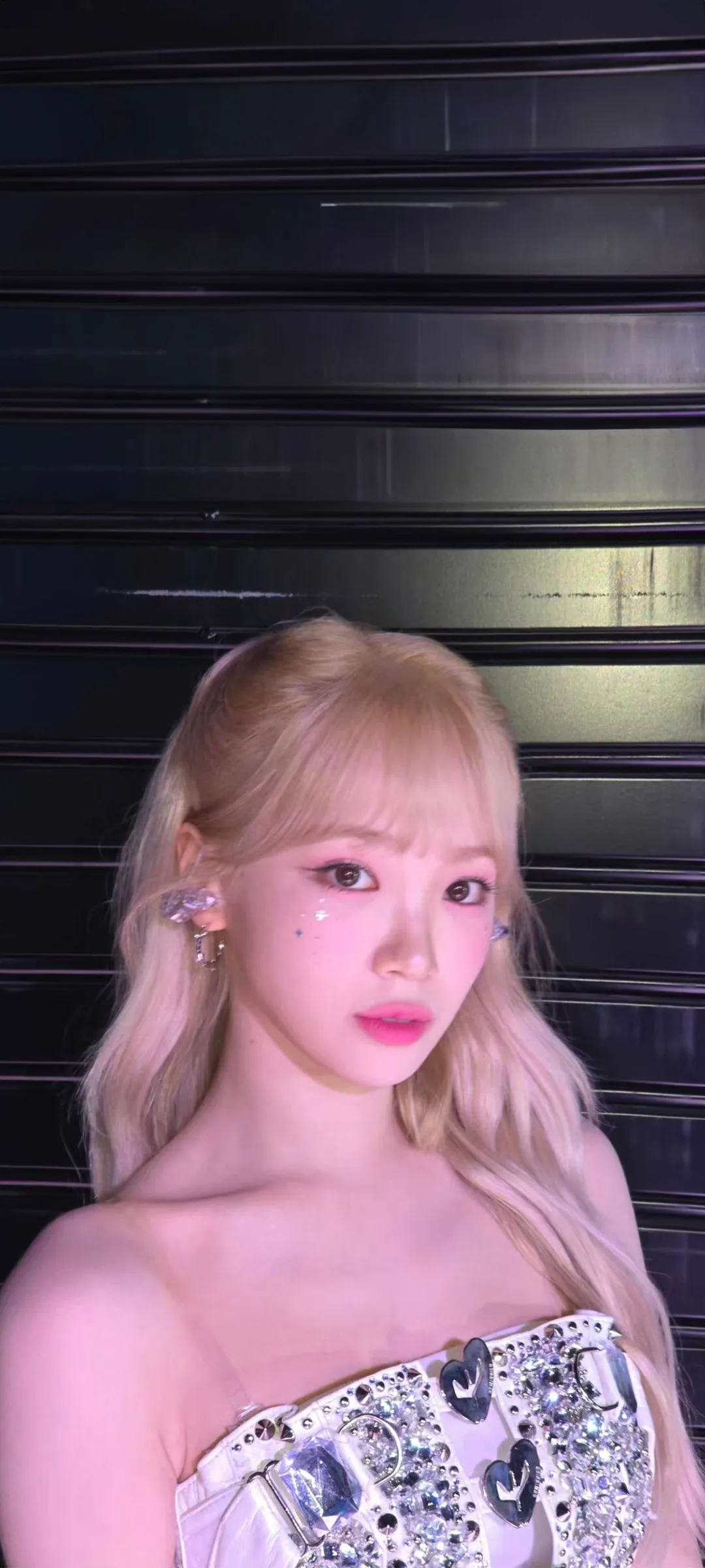 Kim Chae-won lock screen phone wallpaper 4K HD download — IZ*ONE, LE SSERAFIM