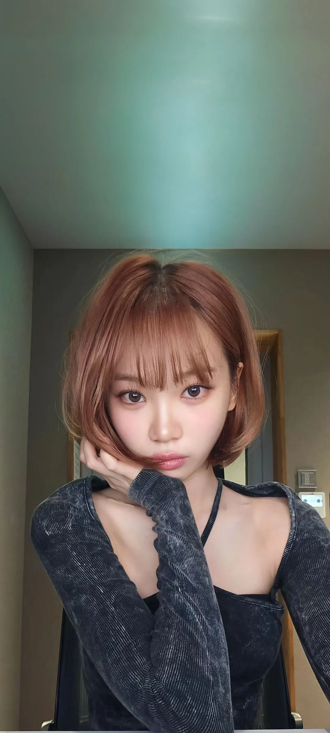 Kim Chae-won lock screen phone wallpaper 4K HD download — IZ*ONE, LE SSERAFIM
