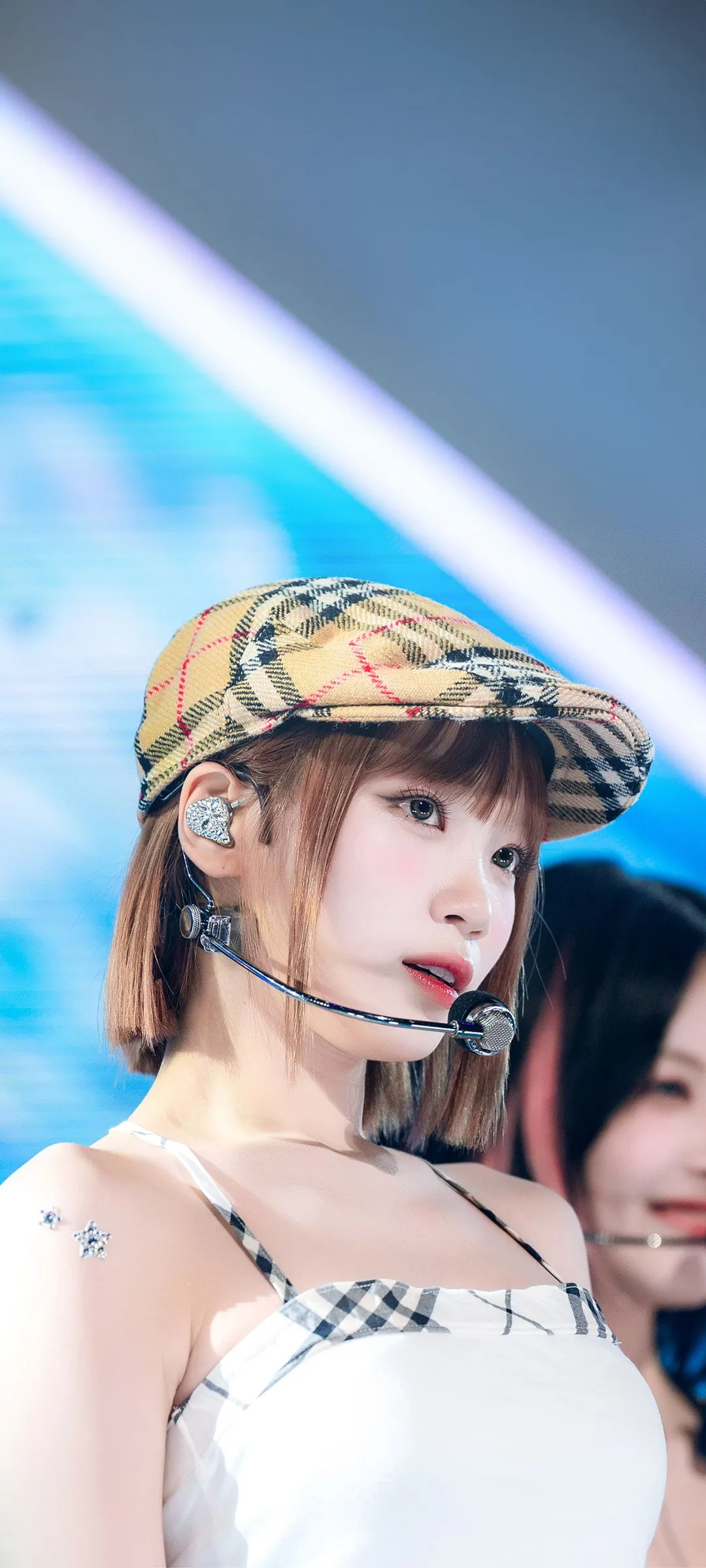 Kim Chae-won lock screen phone wallpaper 4K HD download — IZ*ONE, LE SSERAFIM