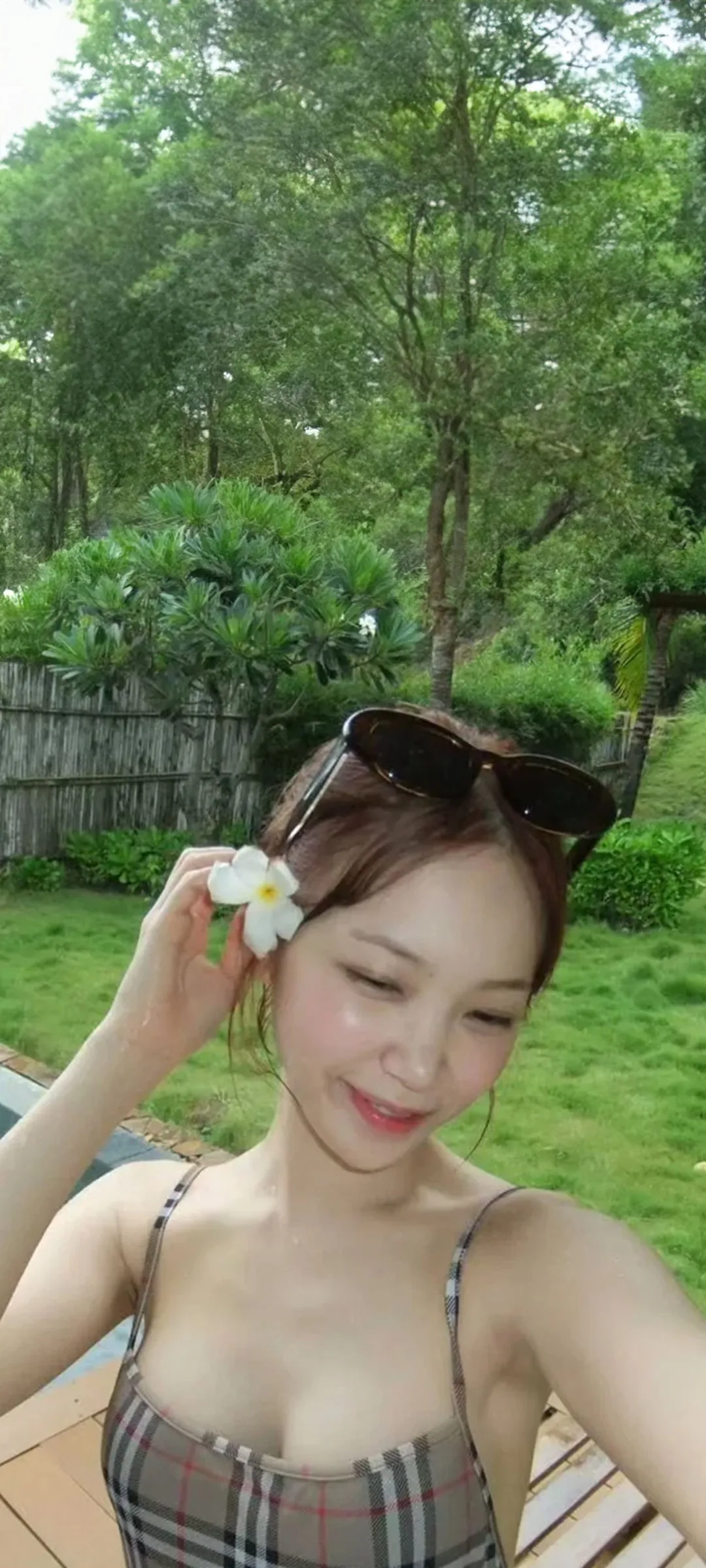 Kim Chae-won lock screen phone wallpaper 4K HD download — IZ*ONE, LE SSERAFIM
