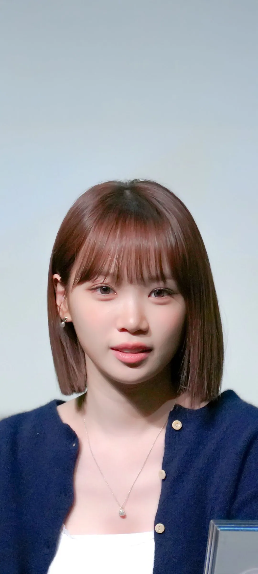 Kim Chae-won lock screen phone wallpaper 4K HD download — IZ*ONE, LE SSERAFIM