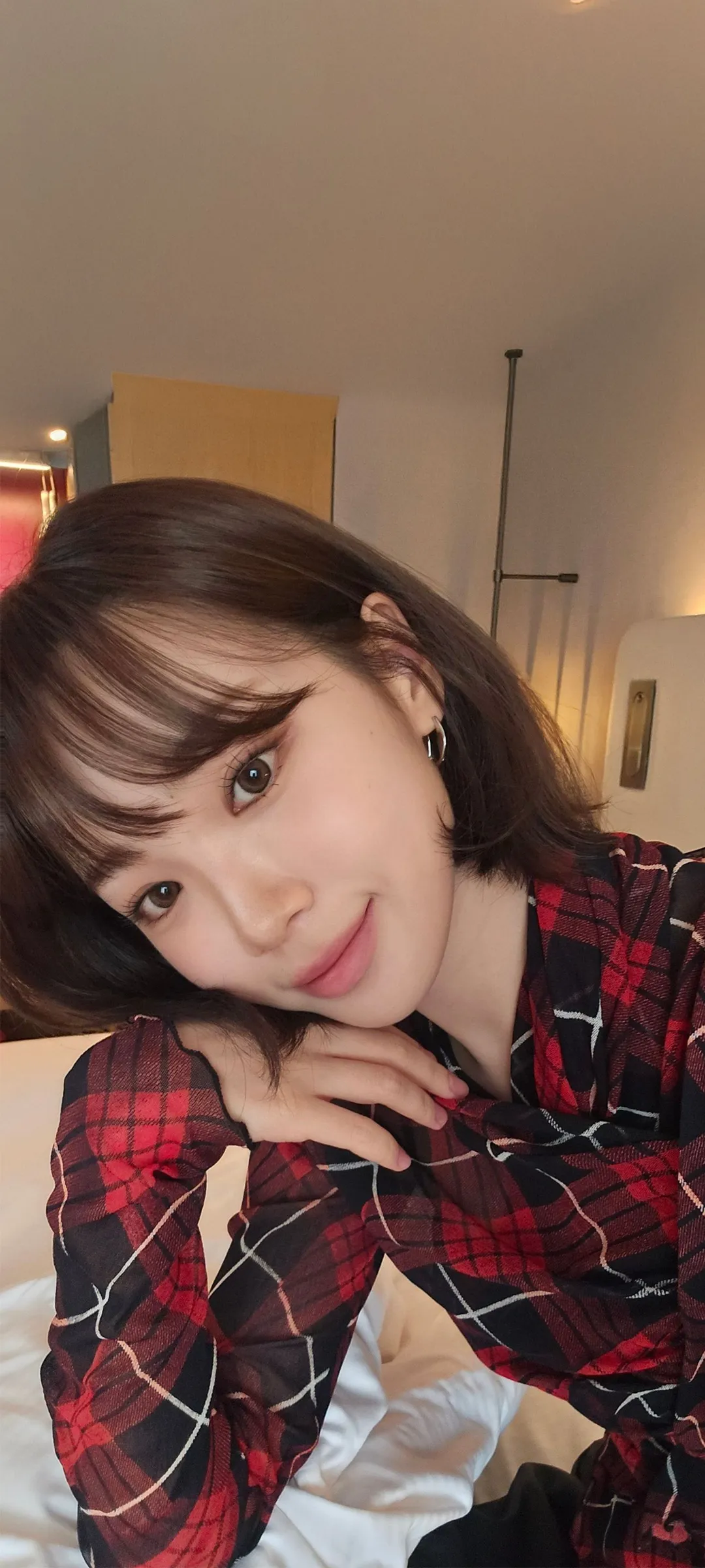 김채원 잠금화면 폰 배경화면 4K HD 다운로드 — 아이즈원, 르세라핌