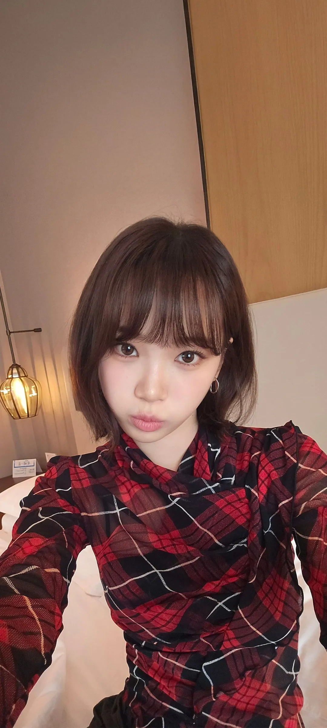 Wallpaper layar kunci hp Kim Chae-won 4K HD download — IZ*ONE, LE SSERAFIM