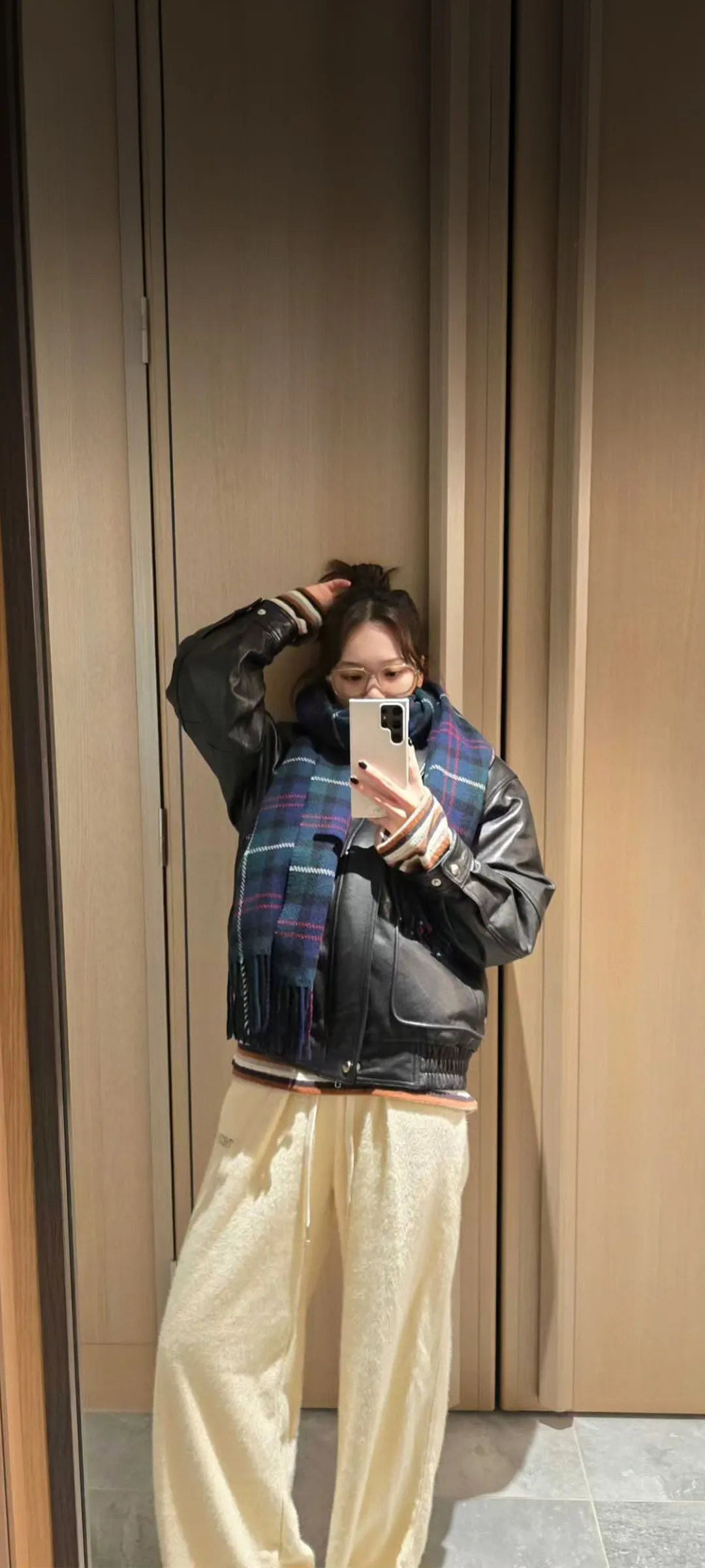 Kim Chae-won lock screen phone wallpaper 4K HD download — IZ*ONE, LE SSERAFIM