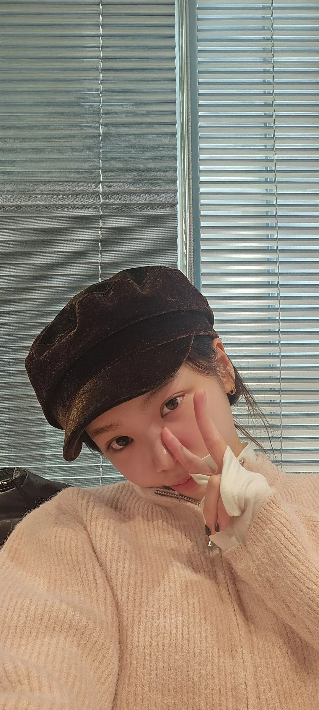 Kim Chae-won lock screen phone wallpaper 4K HD download — IZ*ONE, LE SSERAFIM