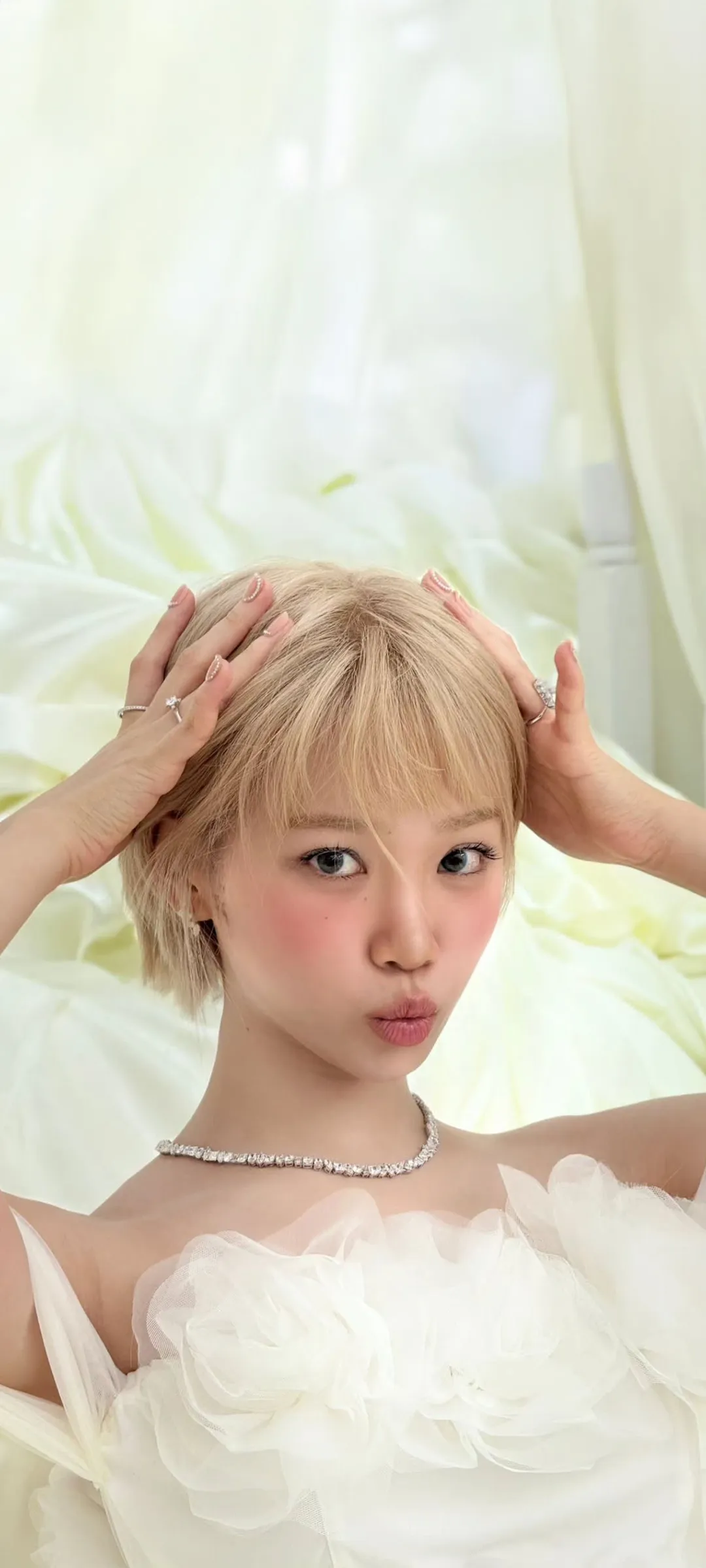 김채원 잠금화면 폰 배경화면 4K HD 다운로드 — 아이즈원, 르세라핌