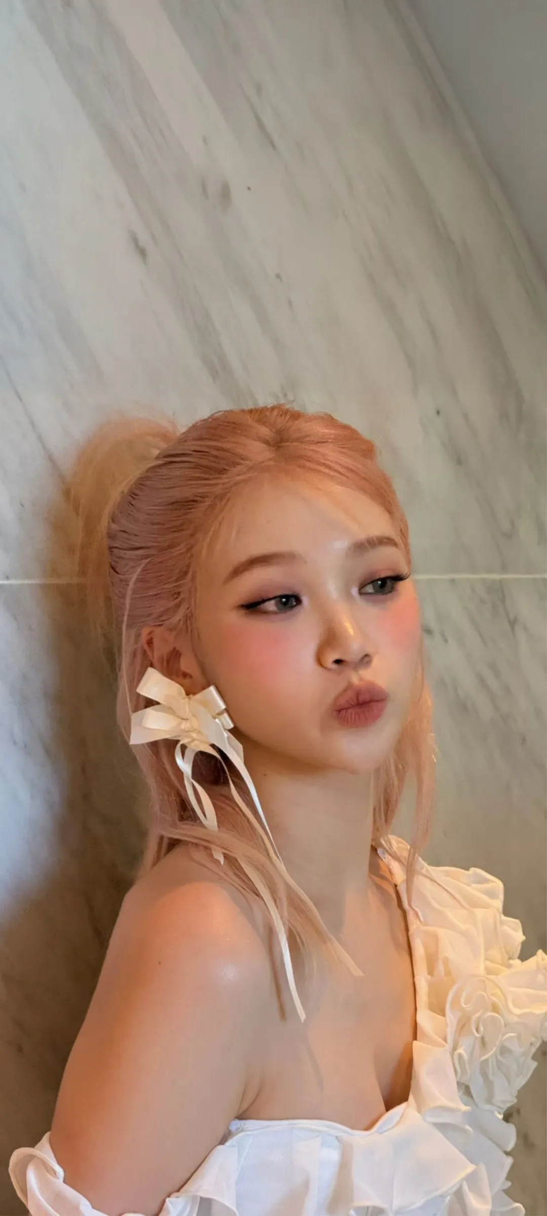 Wallpaper layar kunci hp Kim Chae-won 4K HD download — IZ*ONE, LE SSERAFIM
