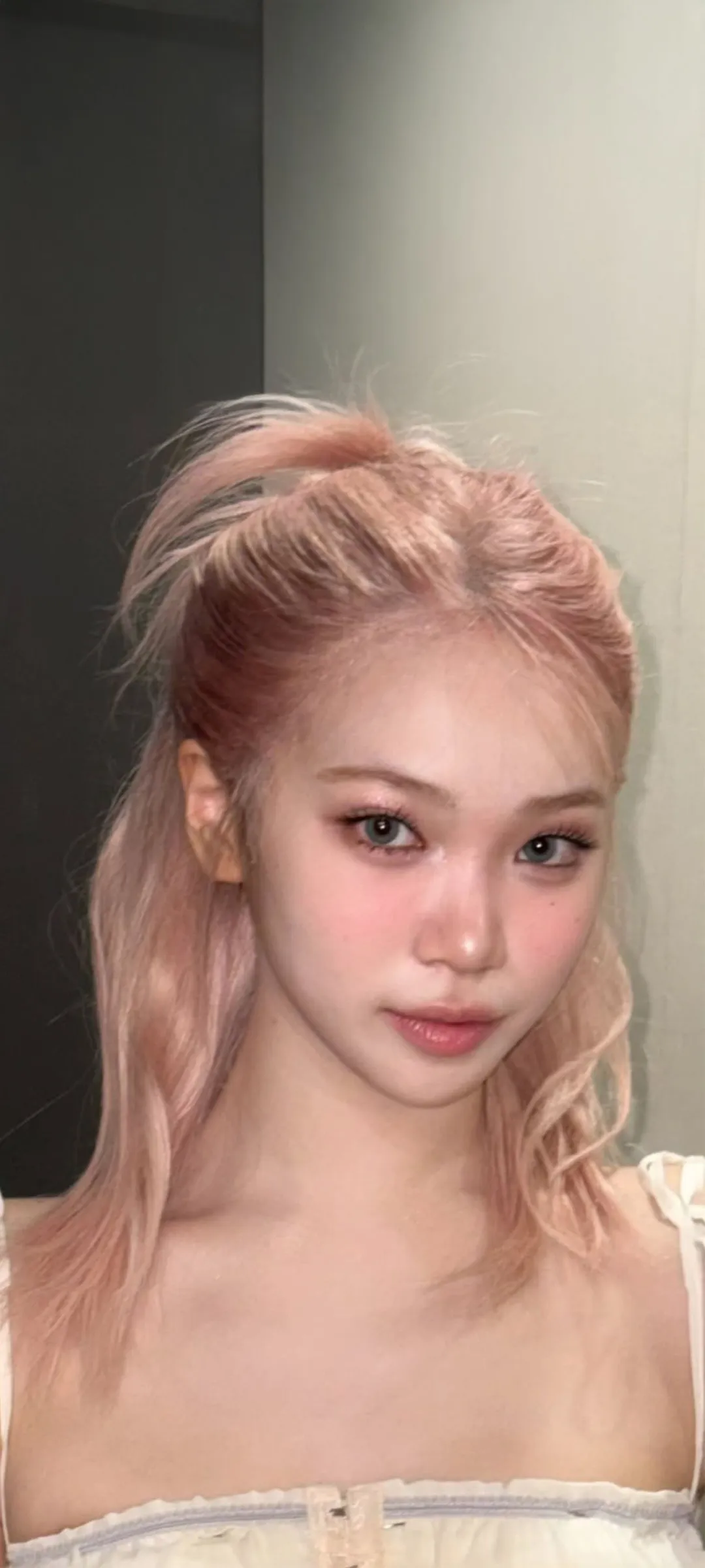 김채원 잠금화면 폰 배경화면 4K HD 다운로드 — 아이즈원, 르세라핌