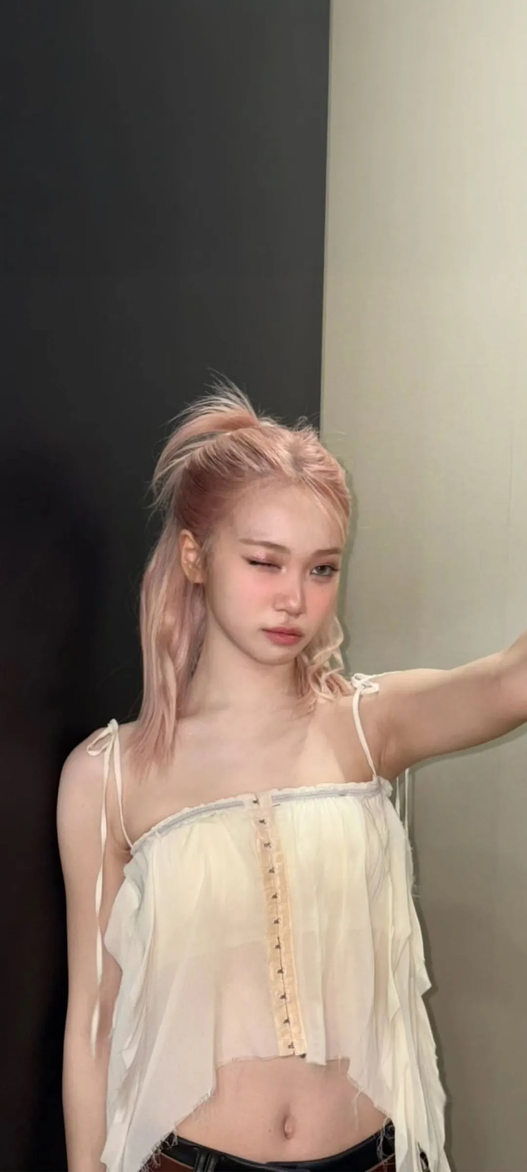 Wallpaper layar kunci hp Kim Chae-won 4K HD download — IZ*ONE, LE SSERAFIM