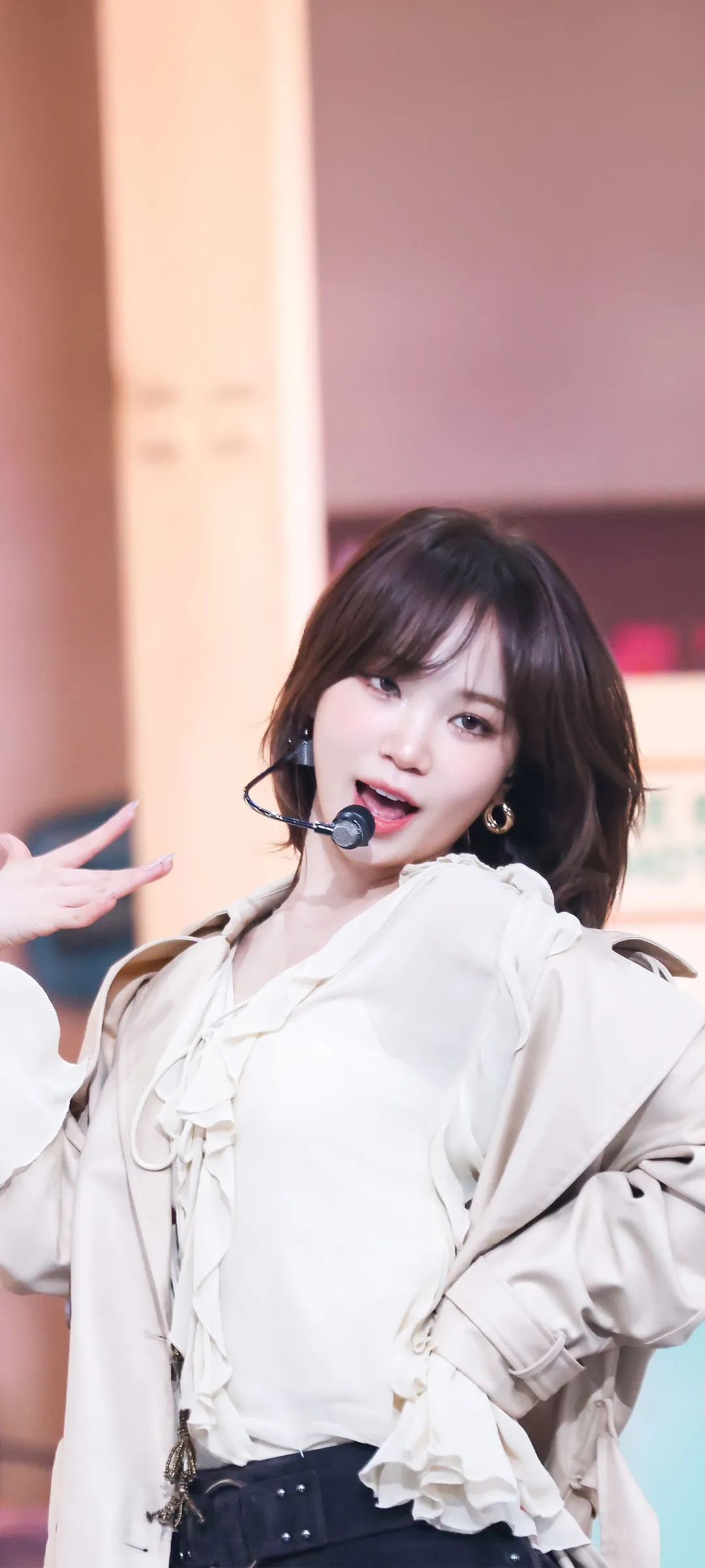 Kim Chae-won lock screen phone wallpaper 4K HD download — IZ*ONE, LE SSERAFIM