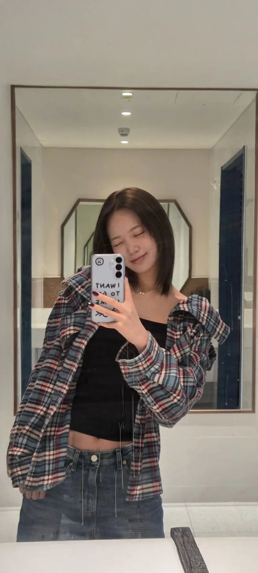 Kim Chae-won lock screen phone wallpaper 4K HD download — IZ*ONE, LE SSERAFIM