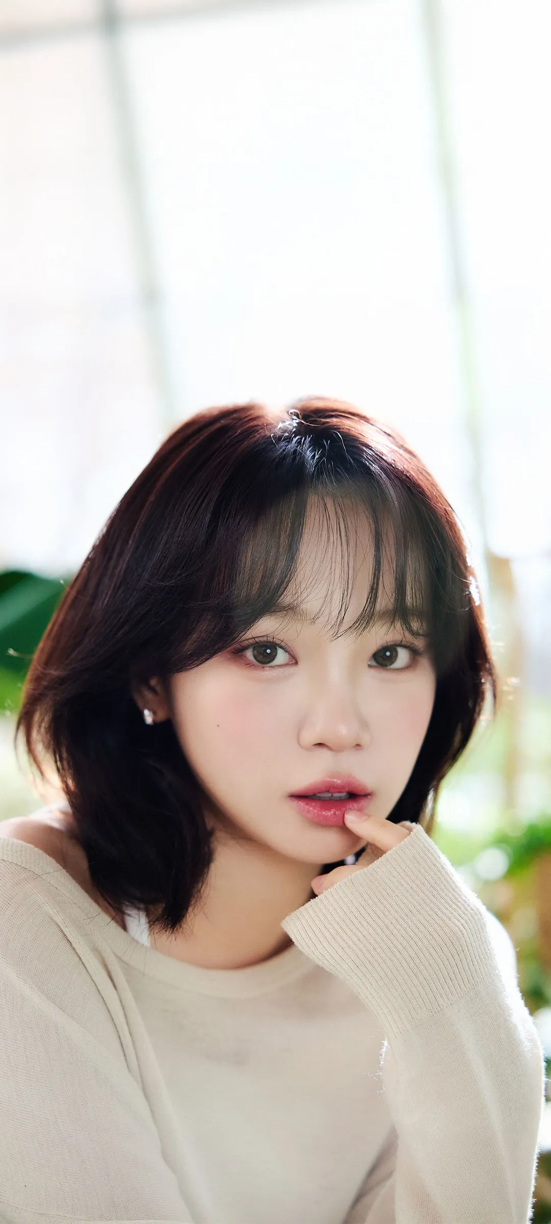 김채원 잠금화면 폰 배경화면 4K HD 다운로드 — 아이즈원, 르세라핌