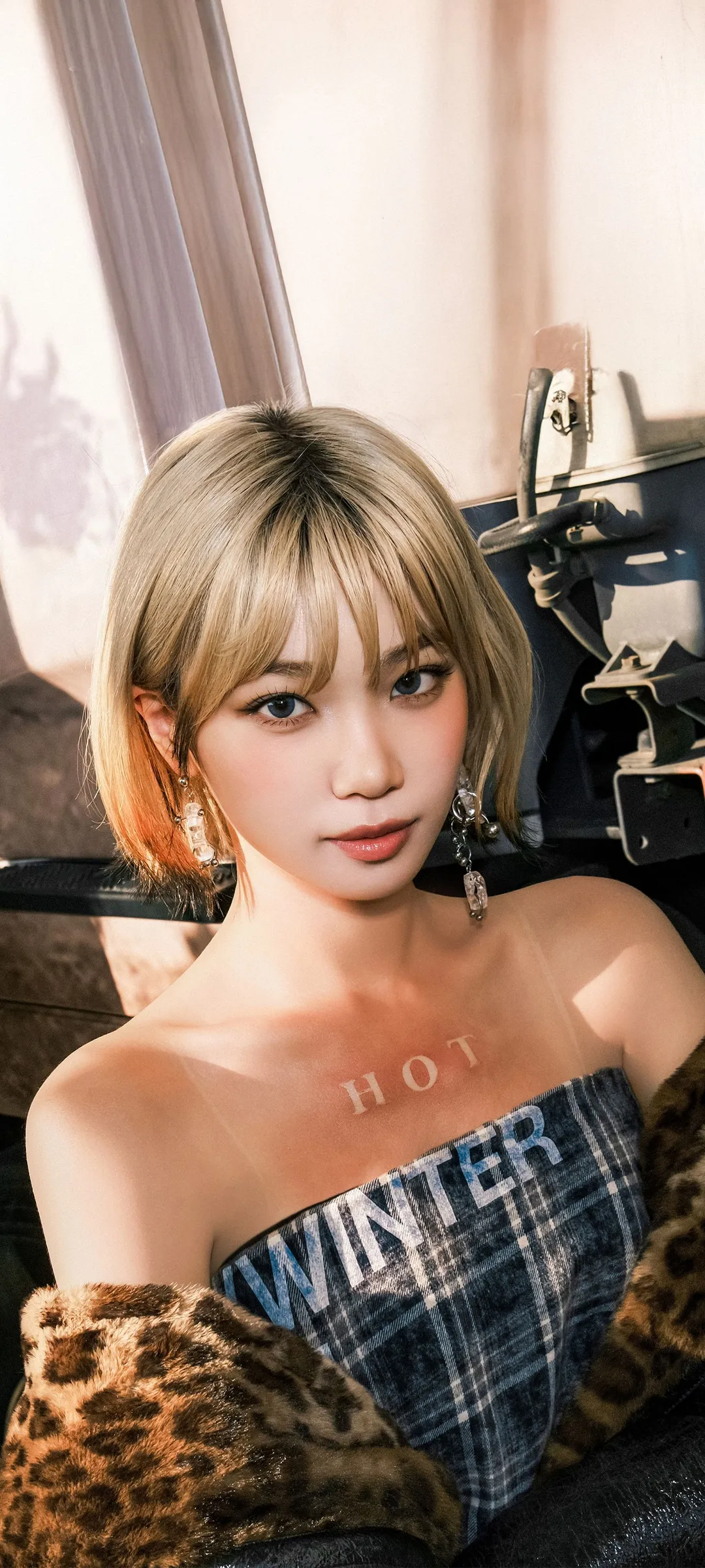 Kim Chae-won lock screen phone wallpaper 4K HD download — IZ*ONE, LE SSERAFIM
