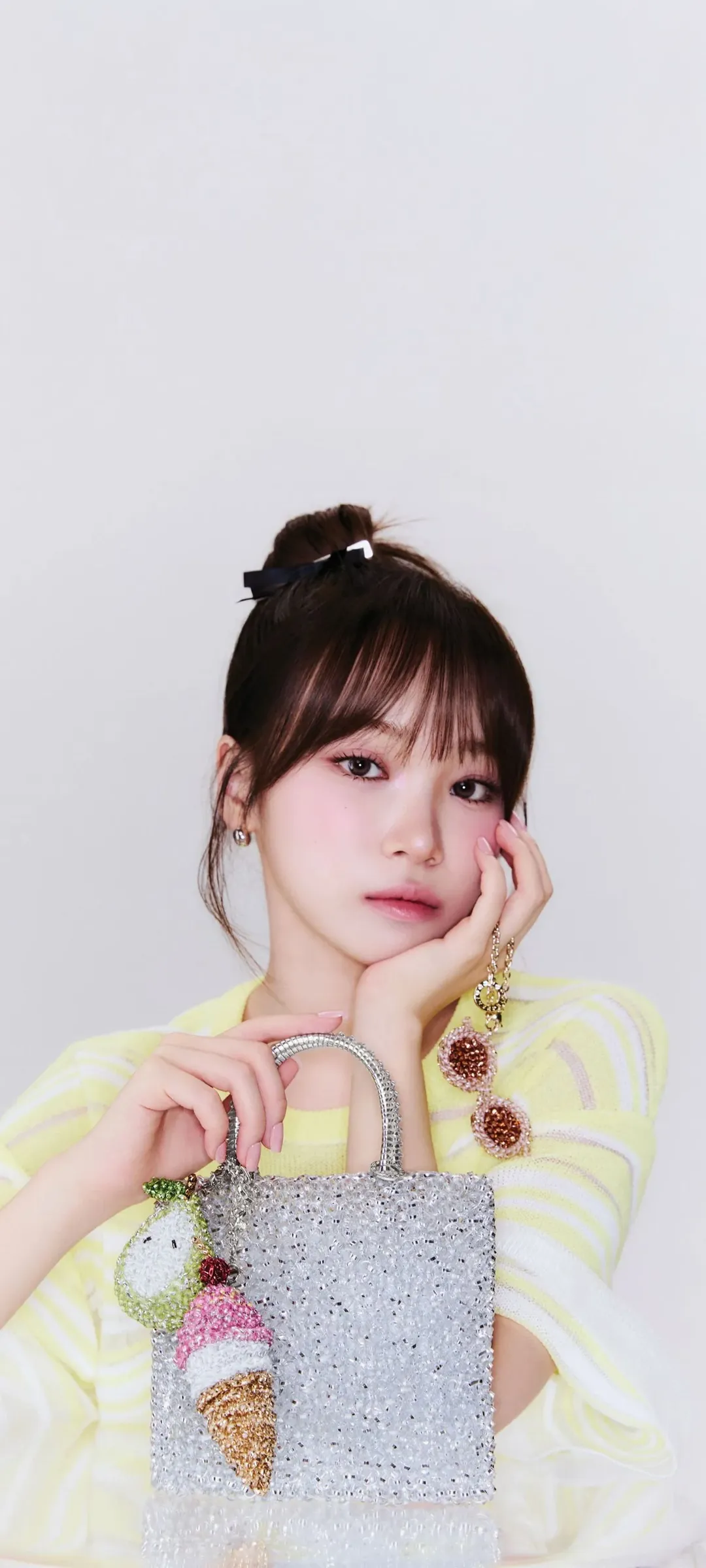 Kim Chae-won lock screen phone wallpaper 4K HD download — IZ*ONE, LE SSERAFIM