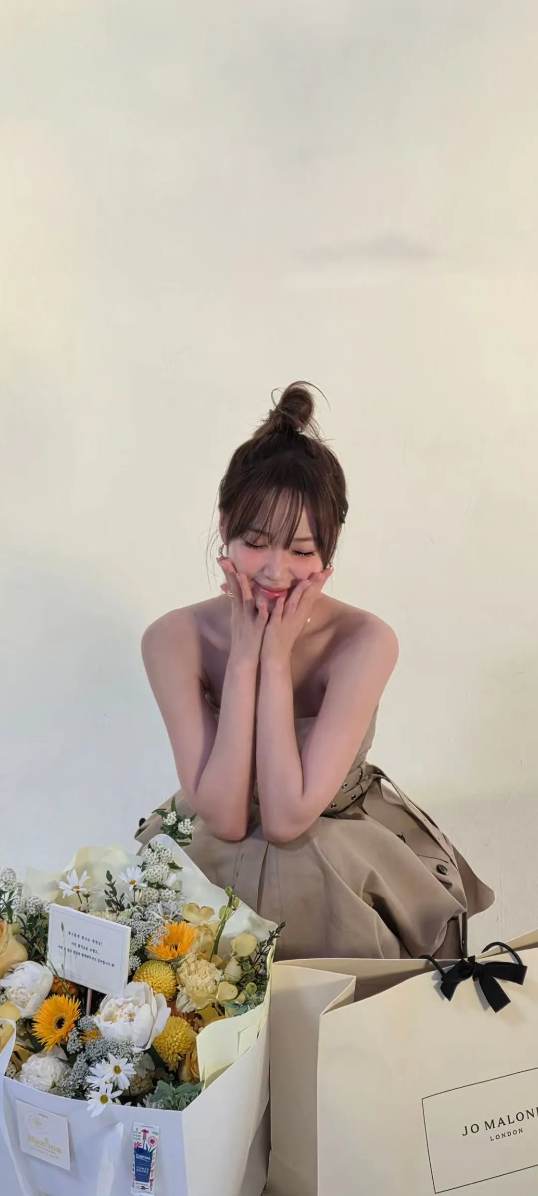 김채원 잠금화면 폰 배경화면 4K HD 다운로드 — 아이즈원, 르세라핌