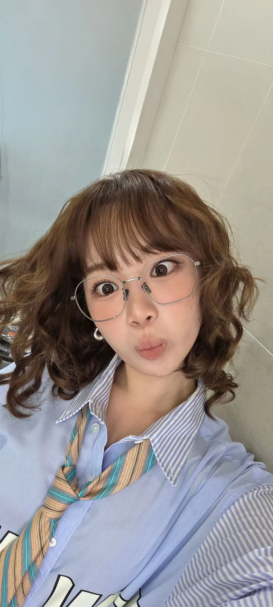 김채원 잠금화면 폰 배경화면 4K HD 다운로드 — 아이즈원, 르세라핌