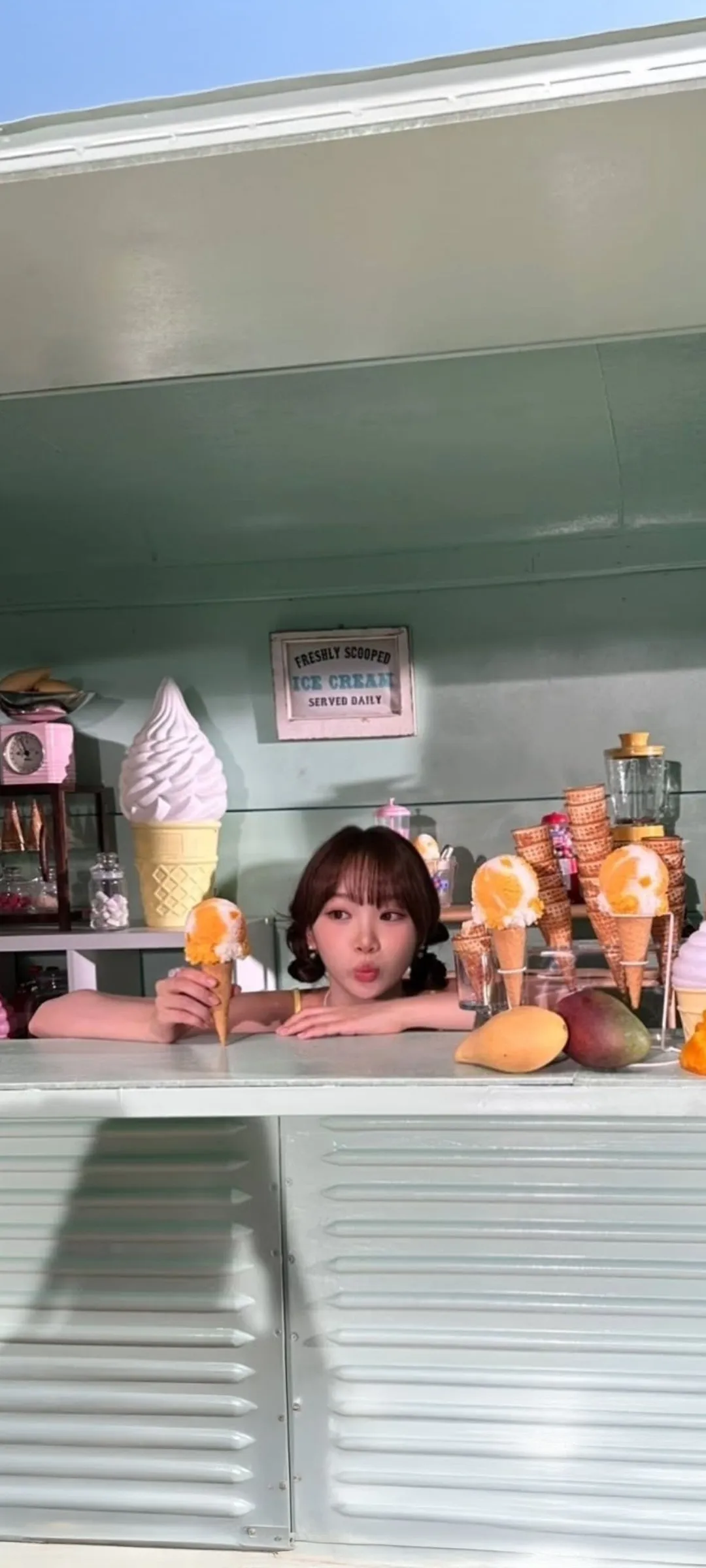 김채원 잠금화면 폰 배경화면 4K HD 다운로드 — 아이즈원, 르세라핌
