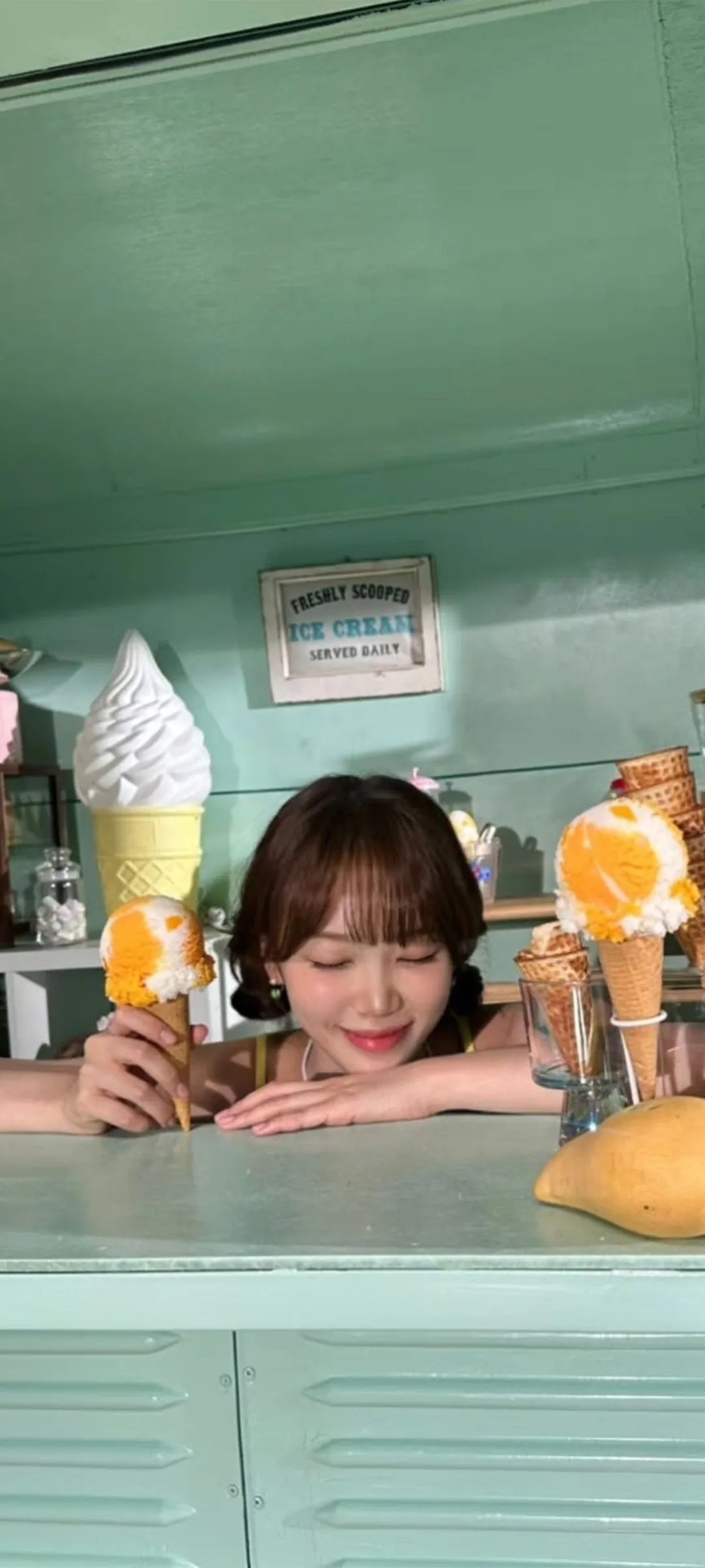 김채원 잠금화면 폰 배경화면 4K HD 다운로드 — 아이즈원, 르세라핌