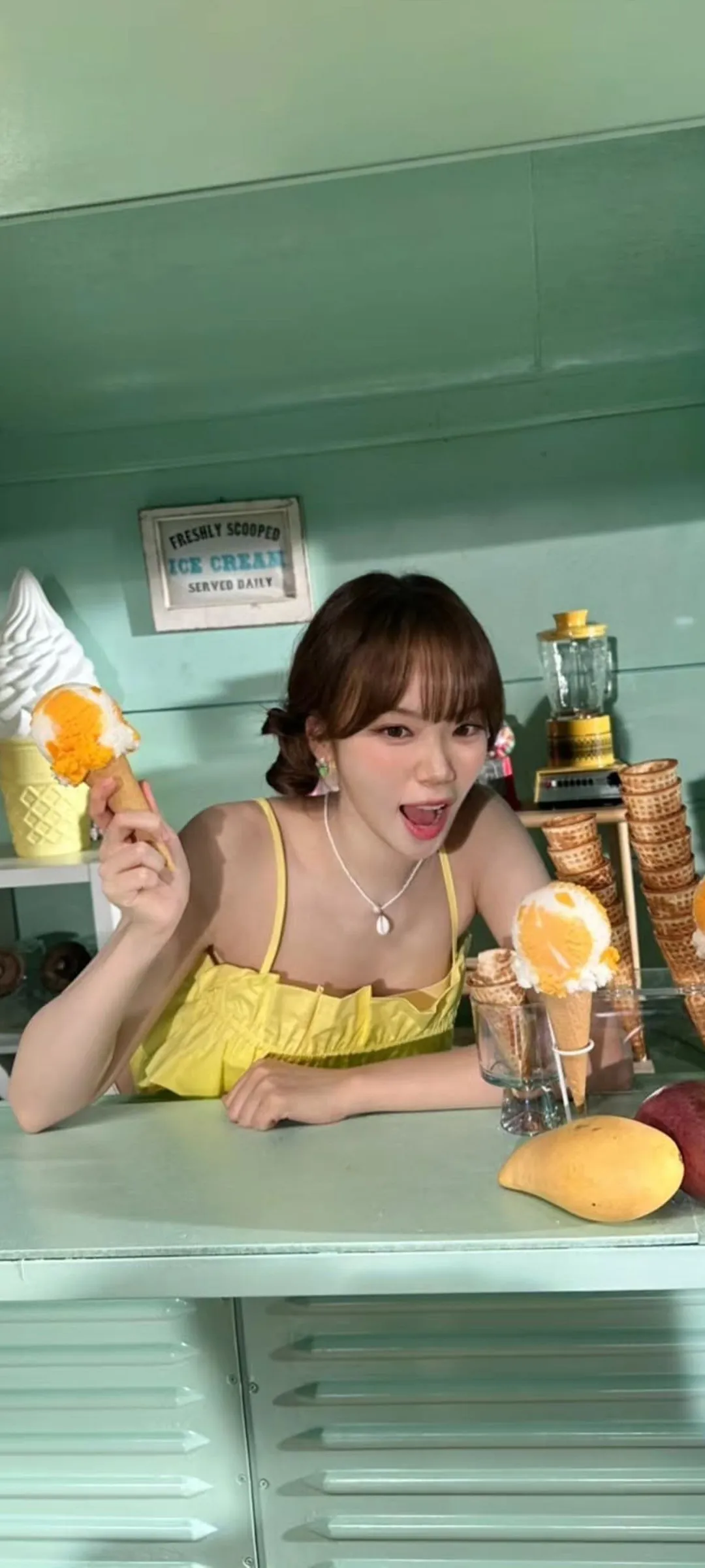 김채원 잠금화면 폰 배경화면 4K HD 다운로드 — 아이즈원, 르세라핌