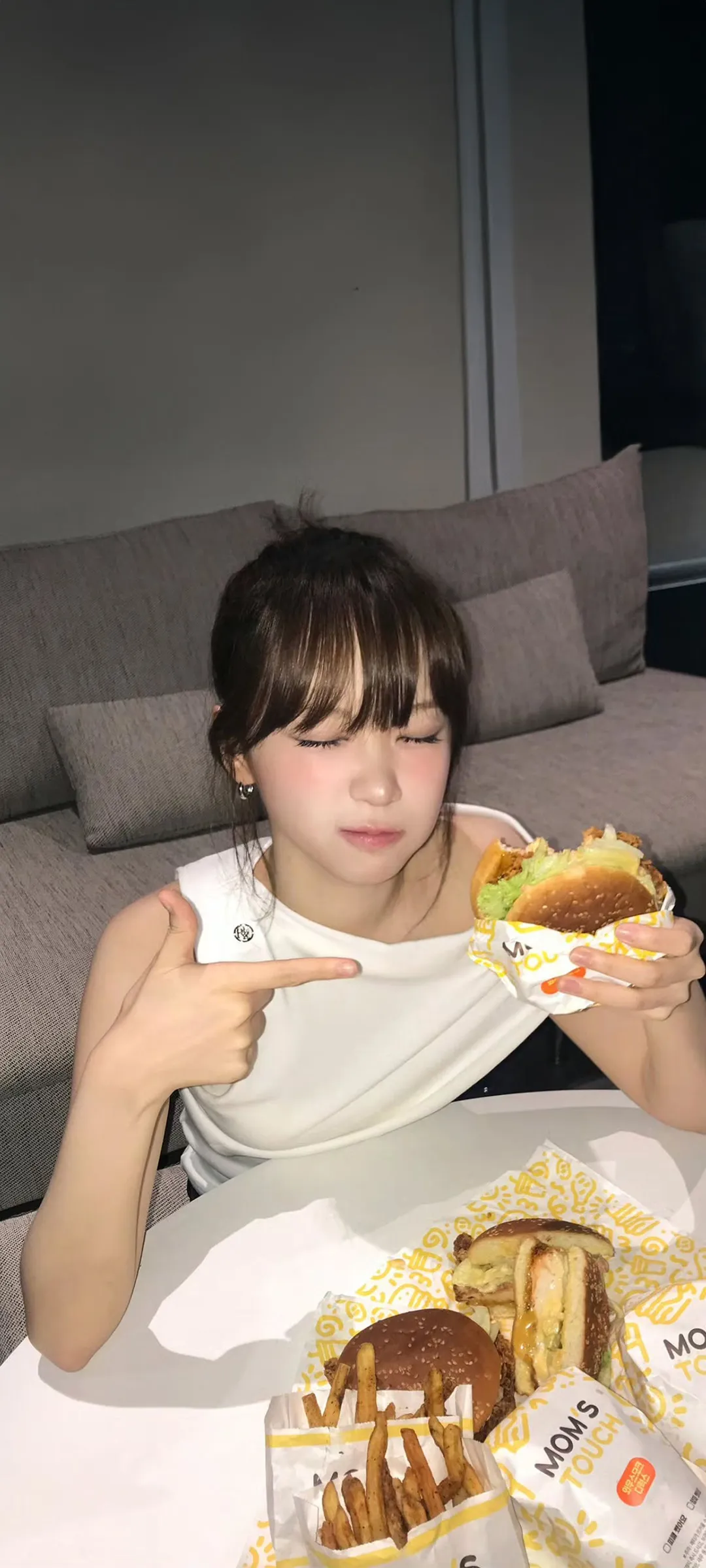 Kim Chae-won lock screen phone wallpaper 4K HD download — IZ*ONE, LE SSERAFIM