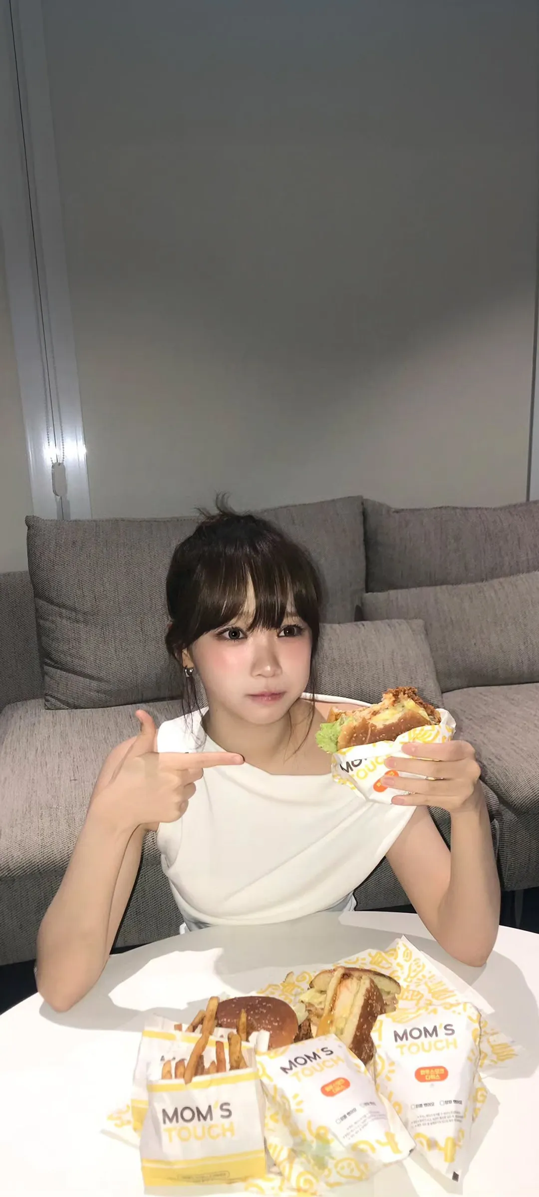Kim Chae-won lock screen phone wallpaper 4K HD download — IZ*ONE, LE SSERAFIM