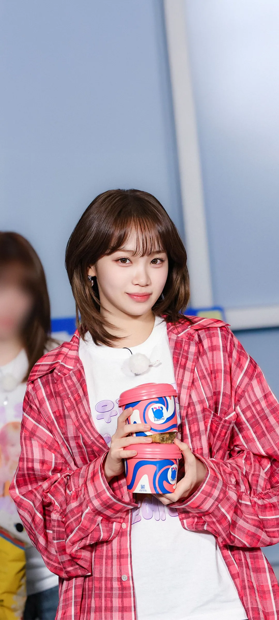 Kim Chae-won lock screen phone wallpaper 4K HD download — IZ*ONE, LE SSERAFIM