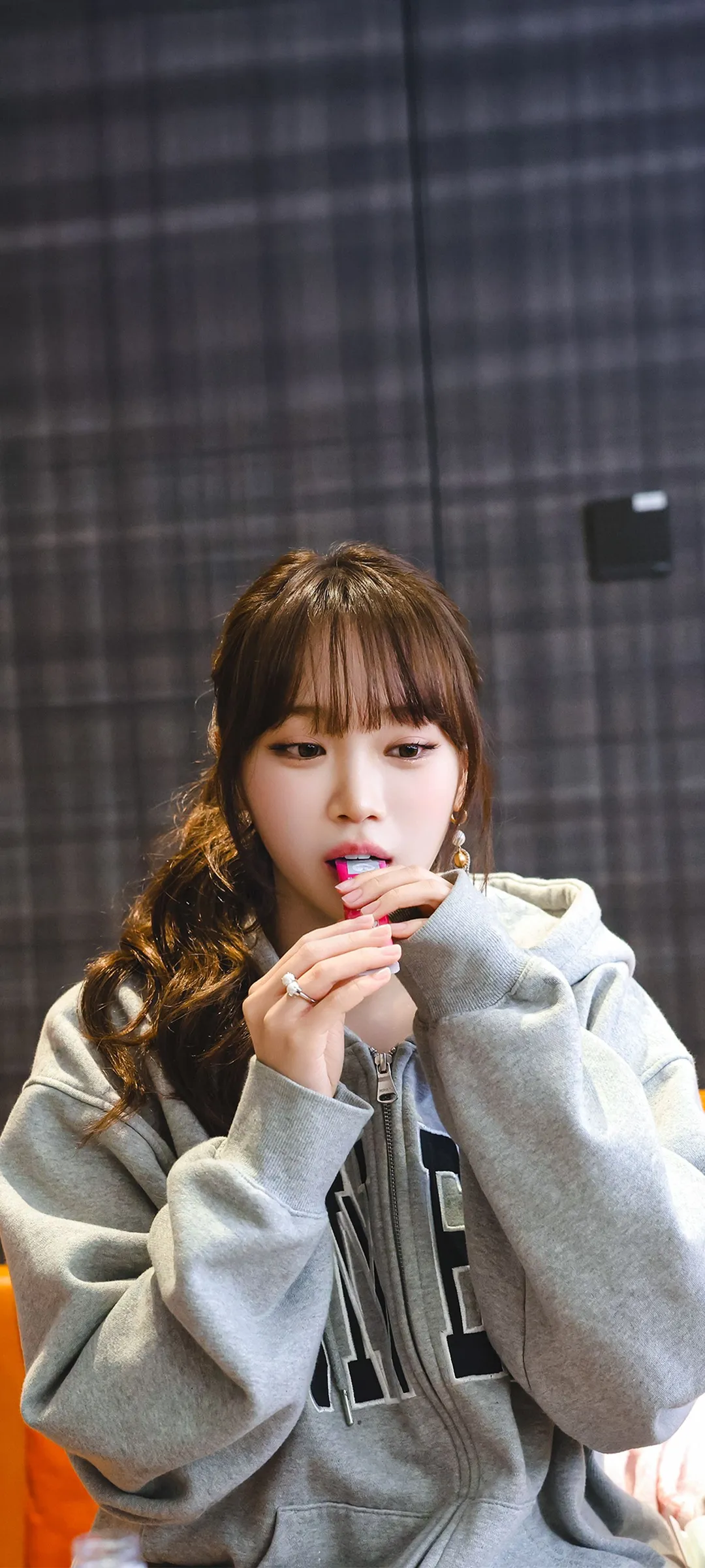 김채원 잠금화면 폰 배경화면 4K HD 다운로드 — 아이즈원, 르세라핌
