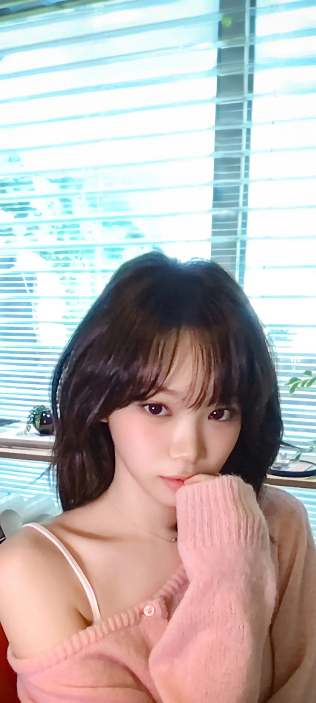 김채원 잠금화면 폰 배경화면 4K HD 다운로드 — 아이즈원, 르세라핌