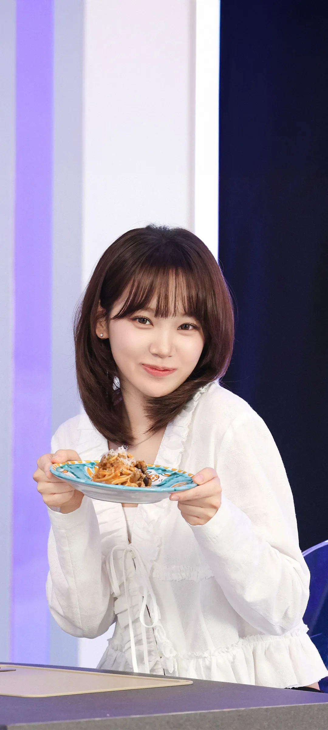 김채원 잠금화면 폰 배경화면 4K HD 다운로드 — 아이즈원, 르세라핌