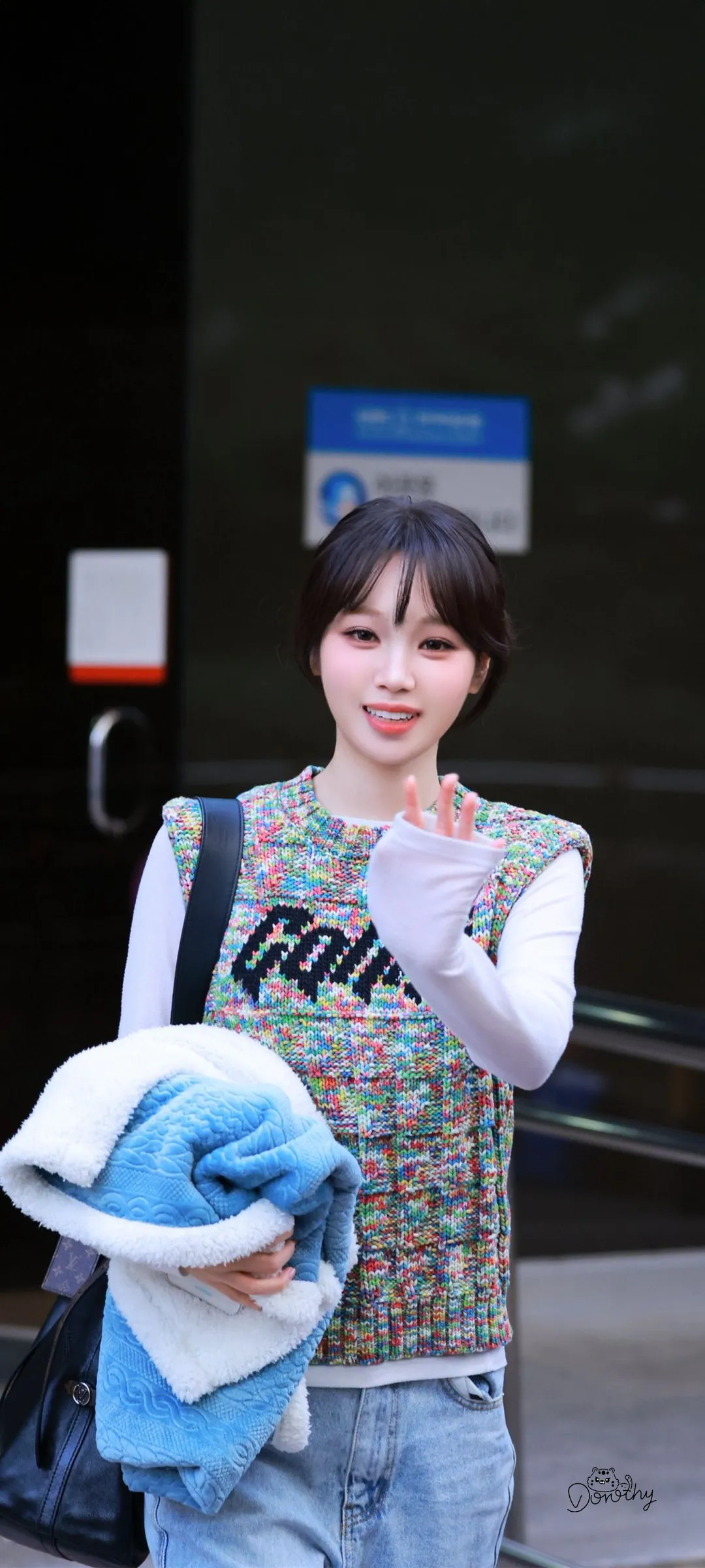 Kim Chae-won lock screen phone wallpaper 4K HD download — IZ*ONE, LE SSERAFIM