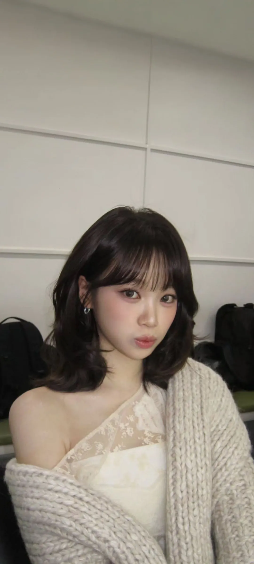 Kim Chae-won lock screen phone wallpaper 4K HD download — IZ*ONE, LE SSERAFIM