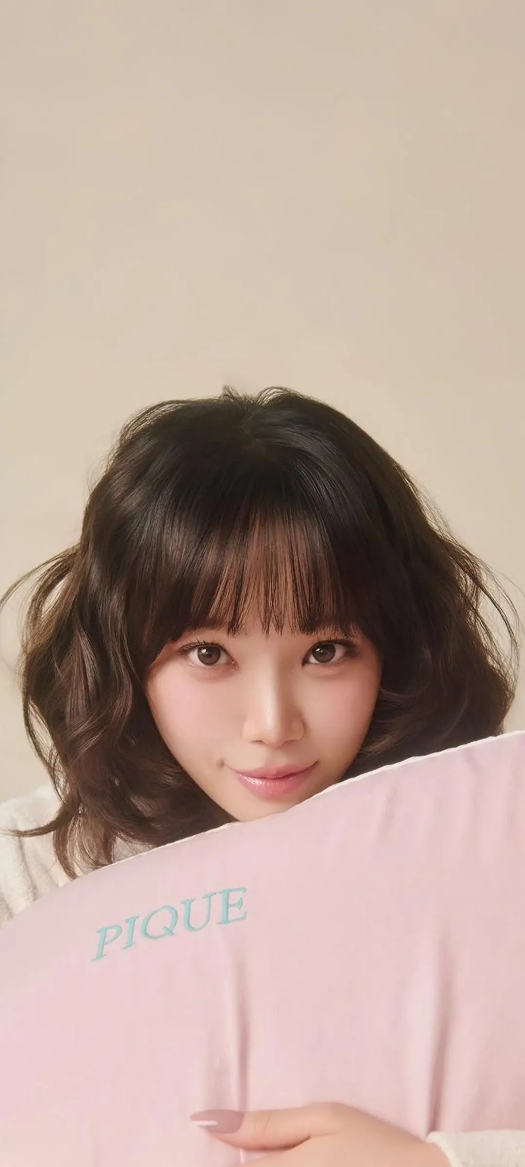 Kim Chae-won lock screen phone wallpaper 4K HD download — IZ*ONE, LE SSERAFIM