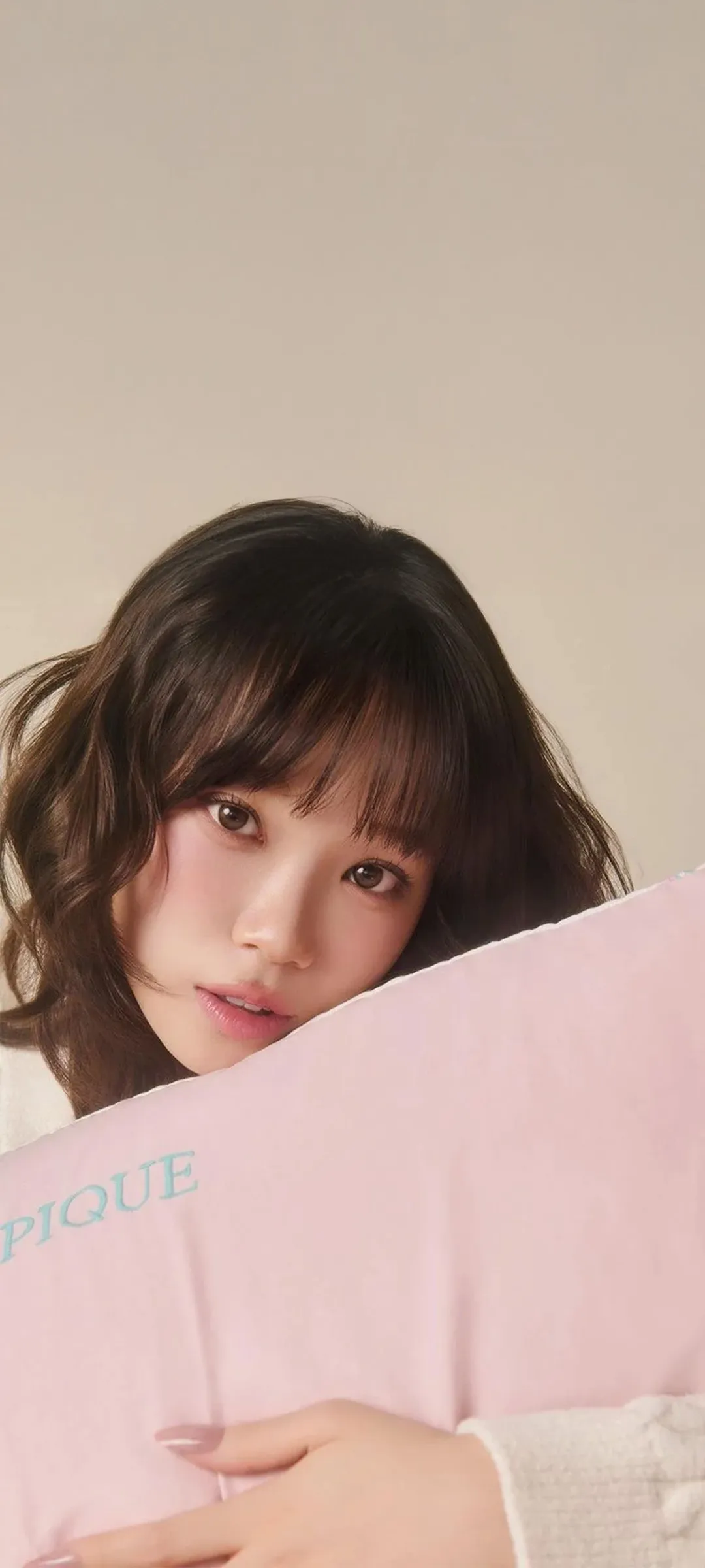 김채원 잠금화면 폰 배경화면 4K HD 다운로드 — 아이즈원, 르세라핌