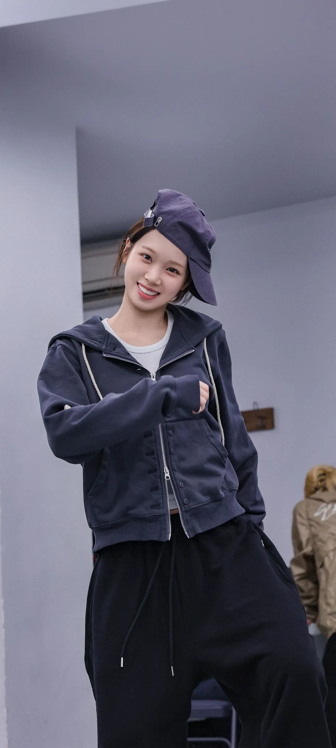 Kim Chae-won lock screen phone wallpaper 4K HD download — IZ*ONE, LE SSERAFIM