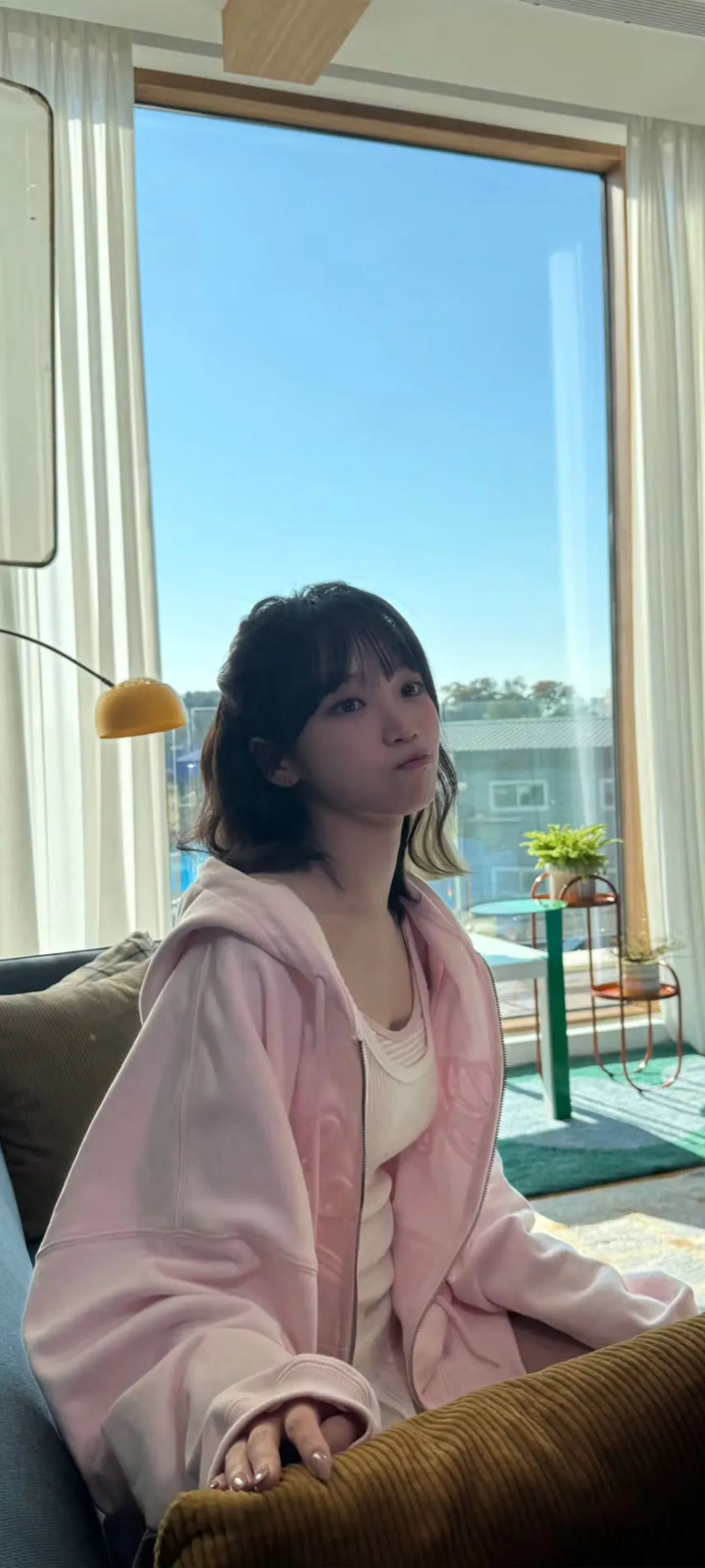 김채원 잠금화면 폰 배경화면 4K HD 다운로드 — 아이즈원, 르세라핌