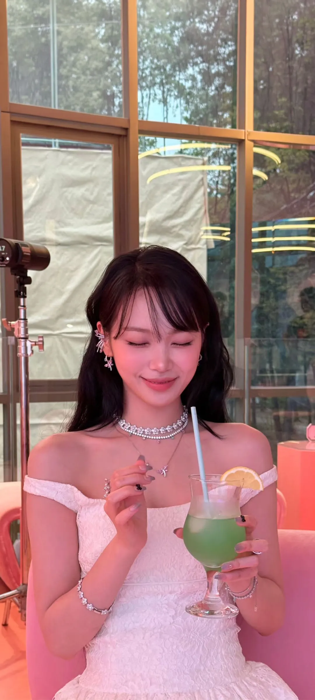 Kim Chae-won lock screen phone wallpaper 4K HD download — IZ*ONE, LE SSERAFIM