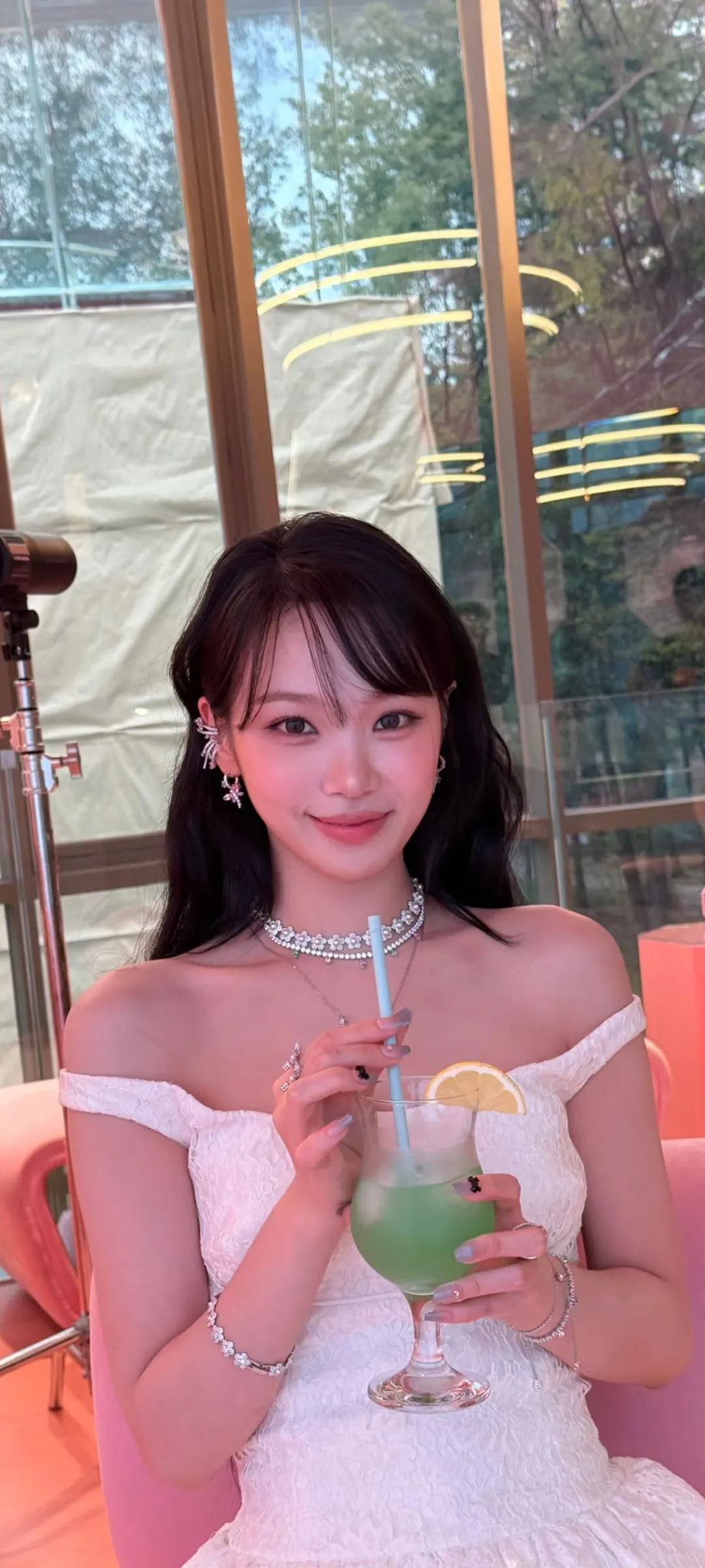 Kim Chae-won lock screen phone wallpaper 4K HD download — IZ*ONE, LE SSERAFIM