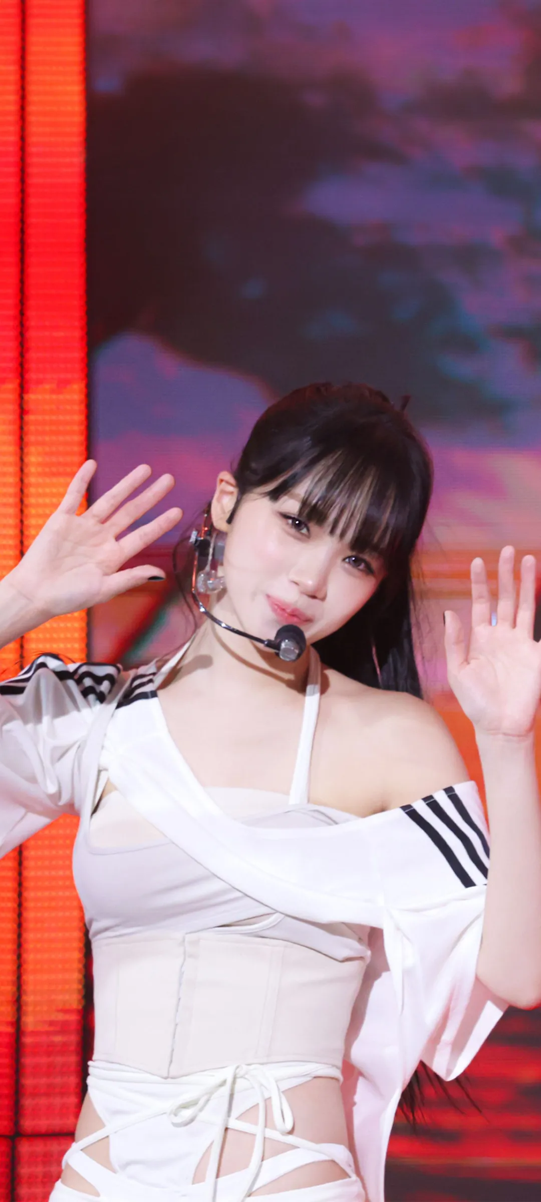 Kim Chae-won lock screen phone wallpaper 4K HD download — IZ*ONE, LE SSERAFIM